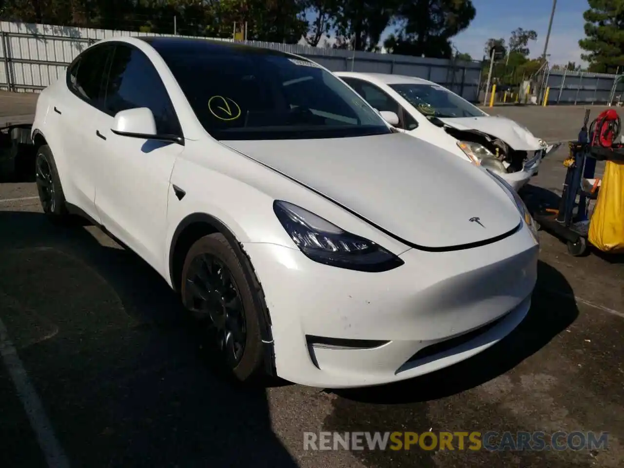 1 Photograph of a damaged car 5YJYGDEE0MF090638 TESLA MODEL Y 2021