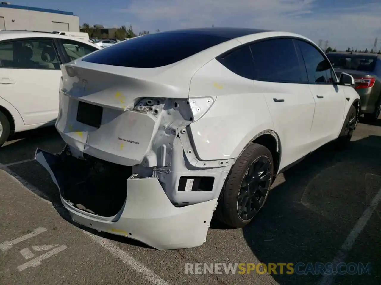 4 Photograph of a damaged car 5YJYGDEE0MF090638 TESLA MODEL Y 2021