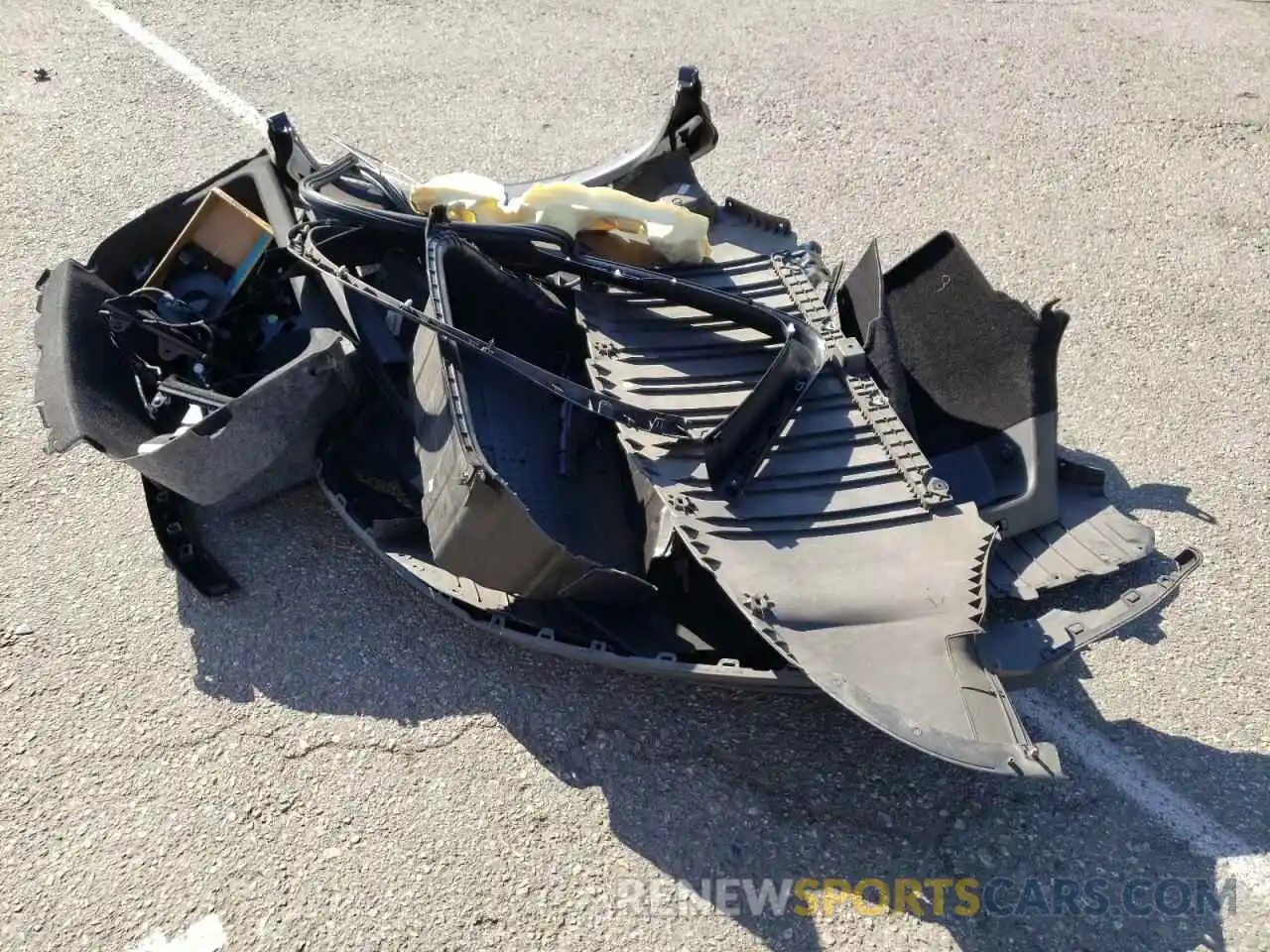 9 Photograph of a damaged car 5YJYGDEE0MF090638 TESLA MODEL Y 2021