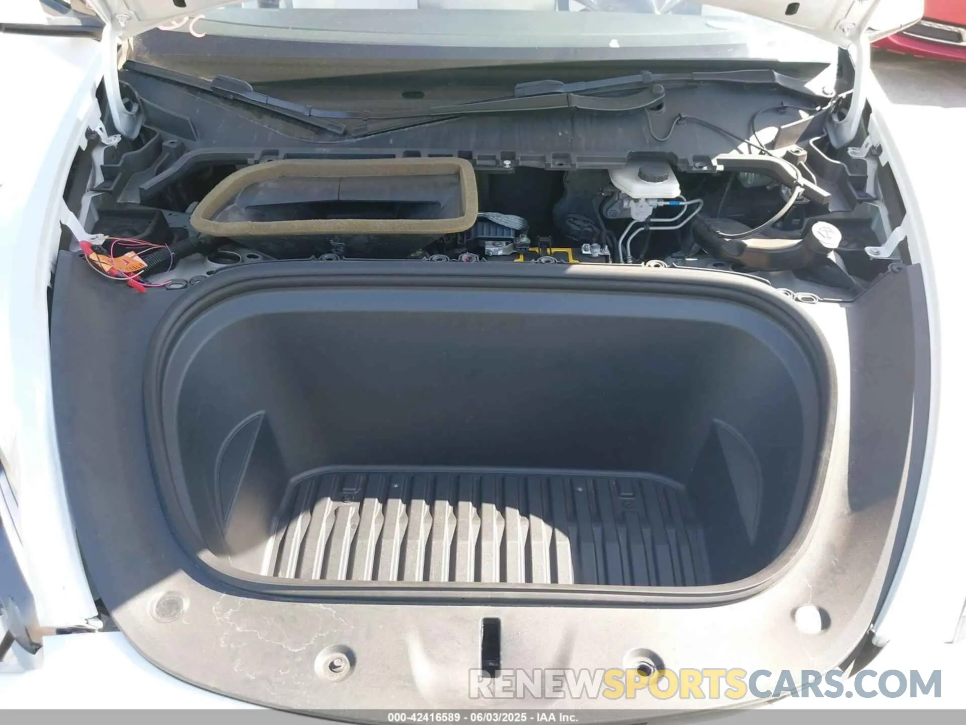 10 Photograph of a damaged car 5YJYGDEE0MF093409 TESLA MODEL Y 2021