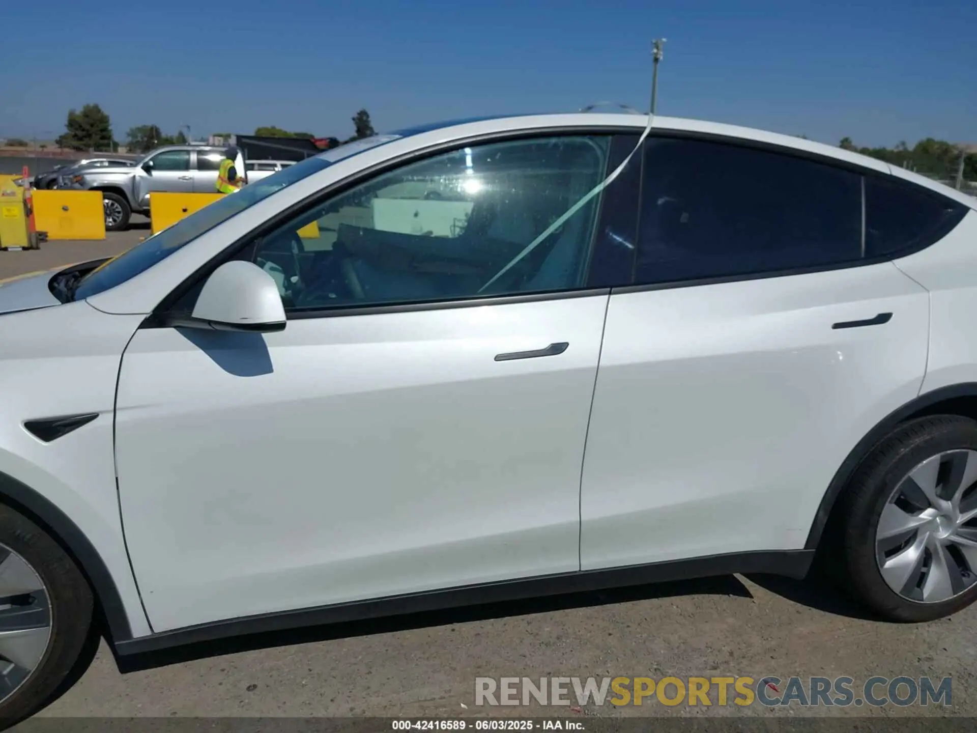 13 Photograph of a damaged car 5YJYGDEE0MF093409 TESLA MODEL Y 2021