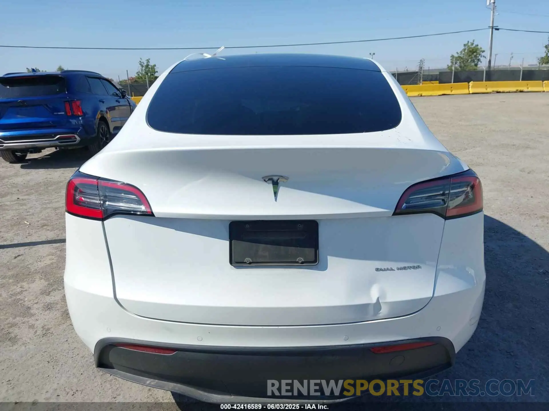 15 Photograph of a damaged car 5YJYGDEE0MF093409 TESLA MODEL Y 2021