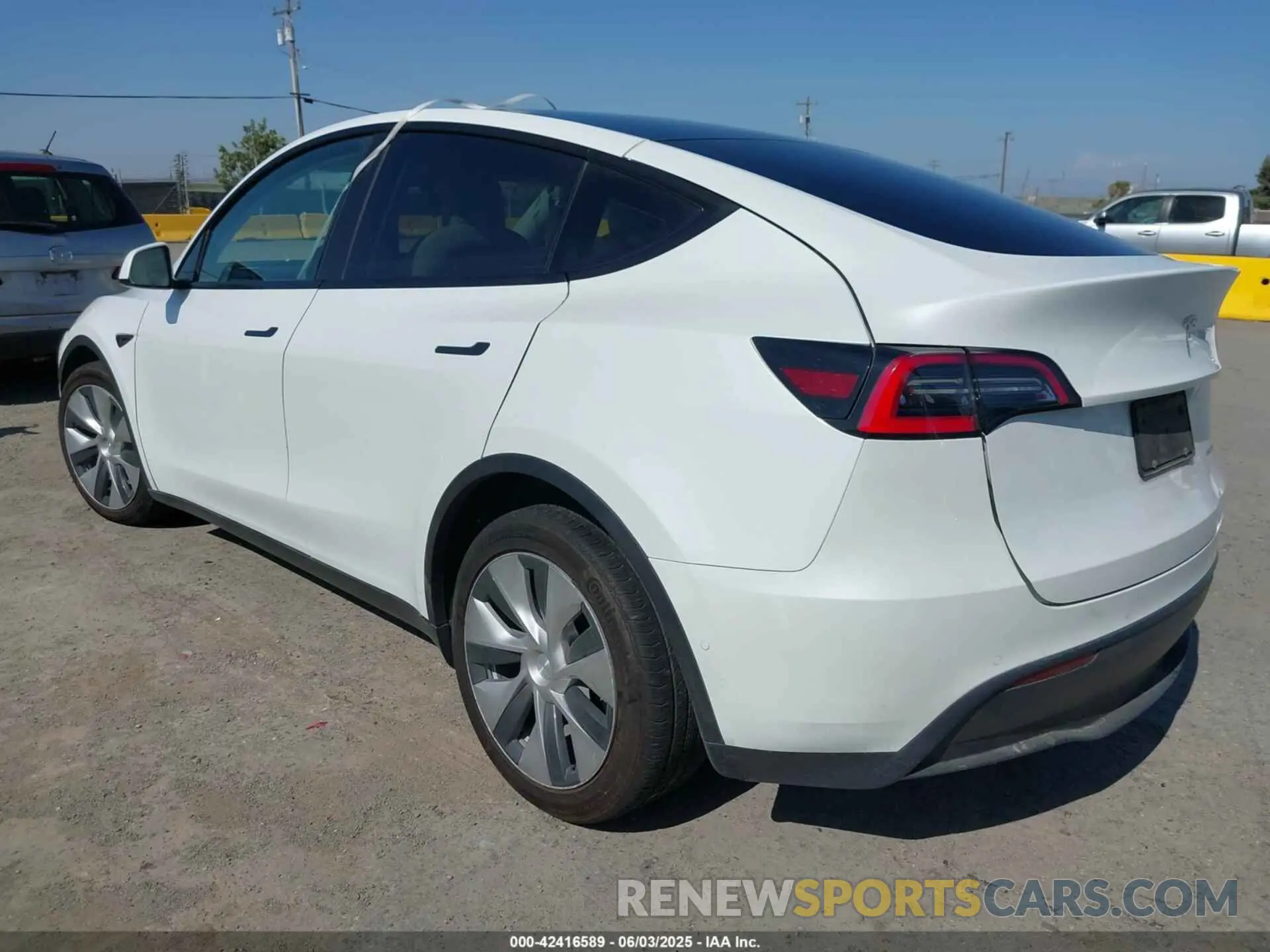 3 Photograph of a damaged car 5YJYGDEE0MF093409 TESLA MODEL Y 2021