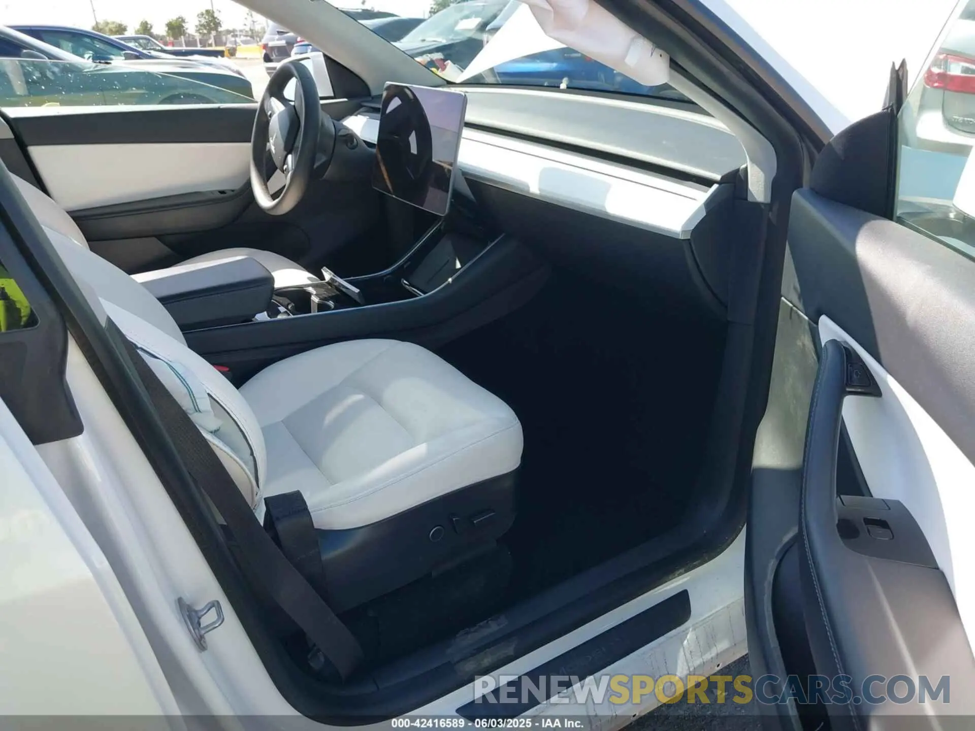 5 Photograph of a damaged car 5YJYGDEE0MF093409 TESLA MODEL Y 2021