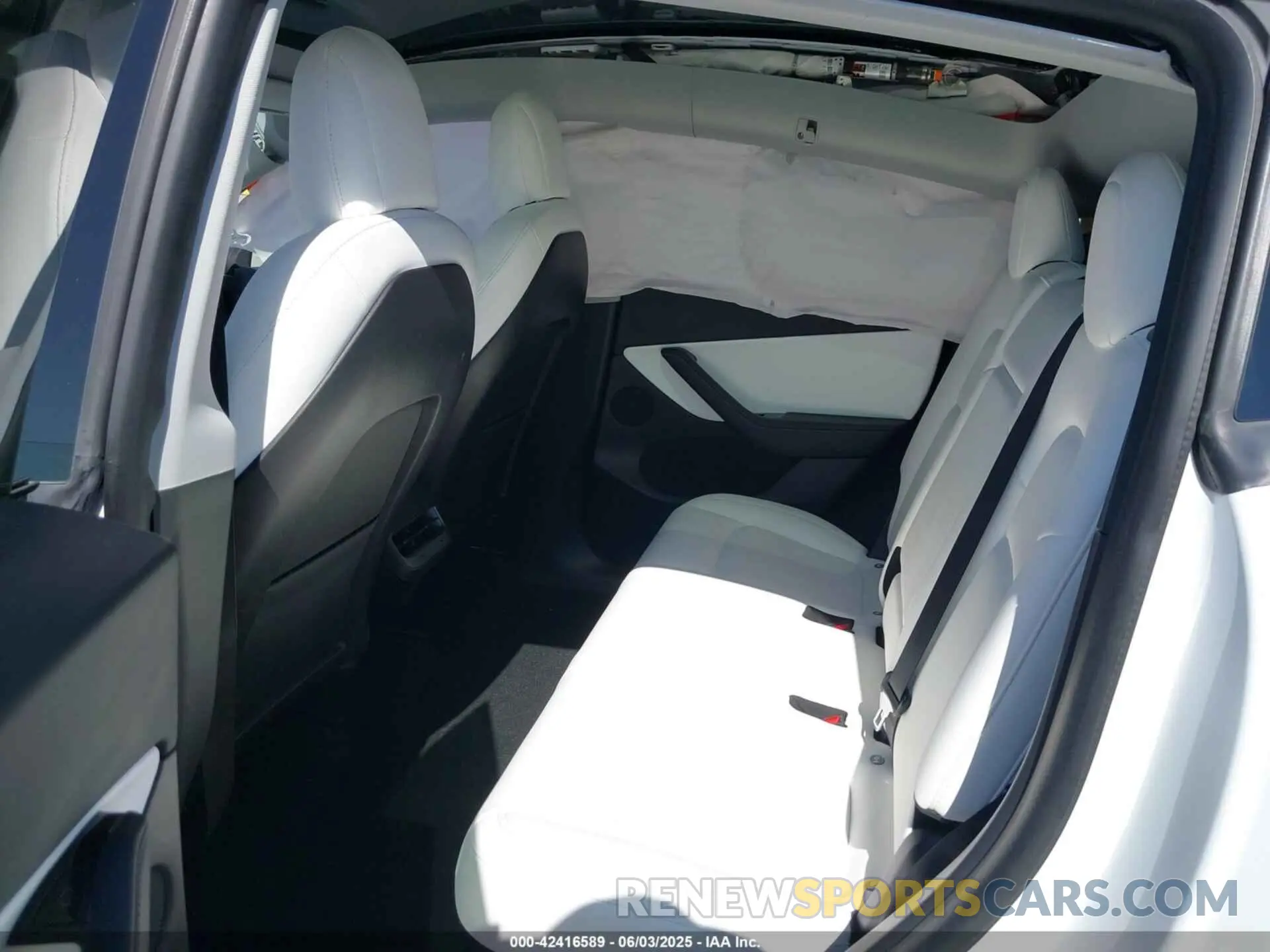 8 Photograph of a damaged car 5YJYGDEE0MF093409 TESLA MODEL Y 2021