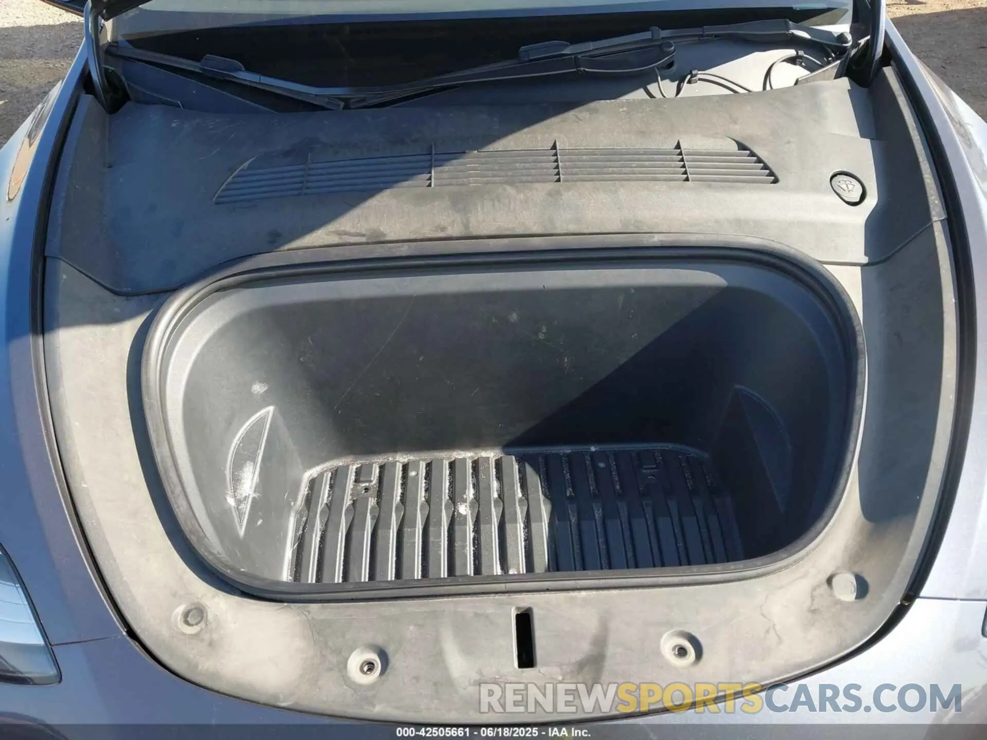 10 Photograph of a damaged car 5YJYGDEE0MF098108 TESLA MODEL Y 2021