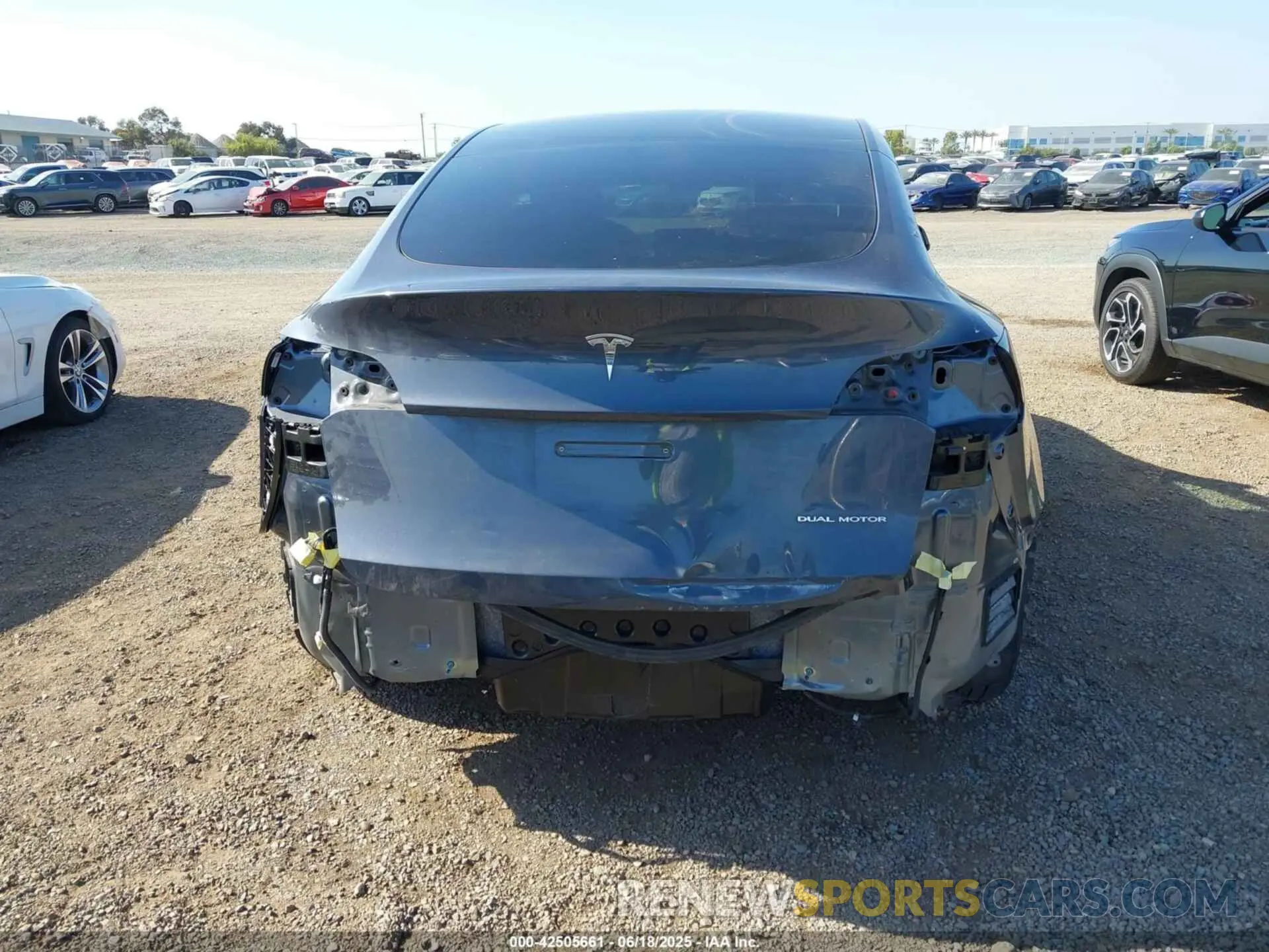 16 Photograph of a damaged car 5YJYGDEE0MF098108 TESLA MODEL Y 2021