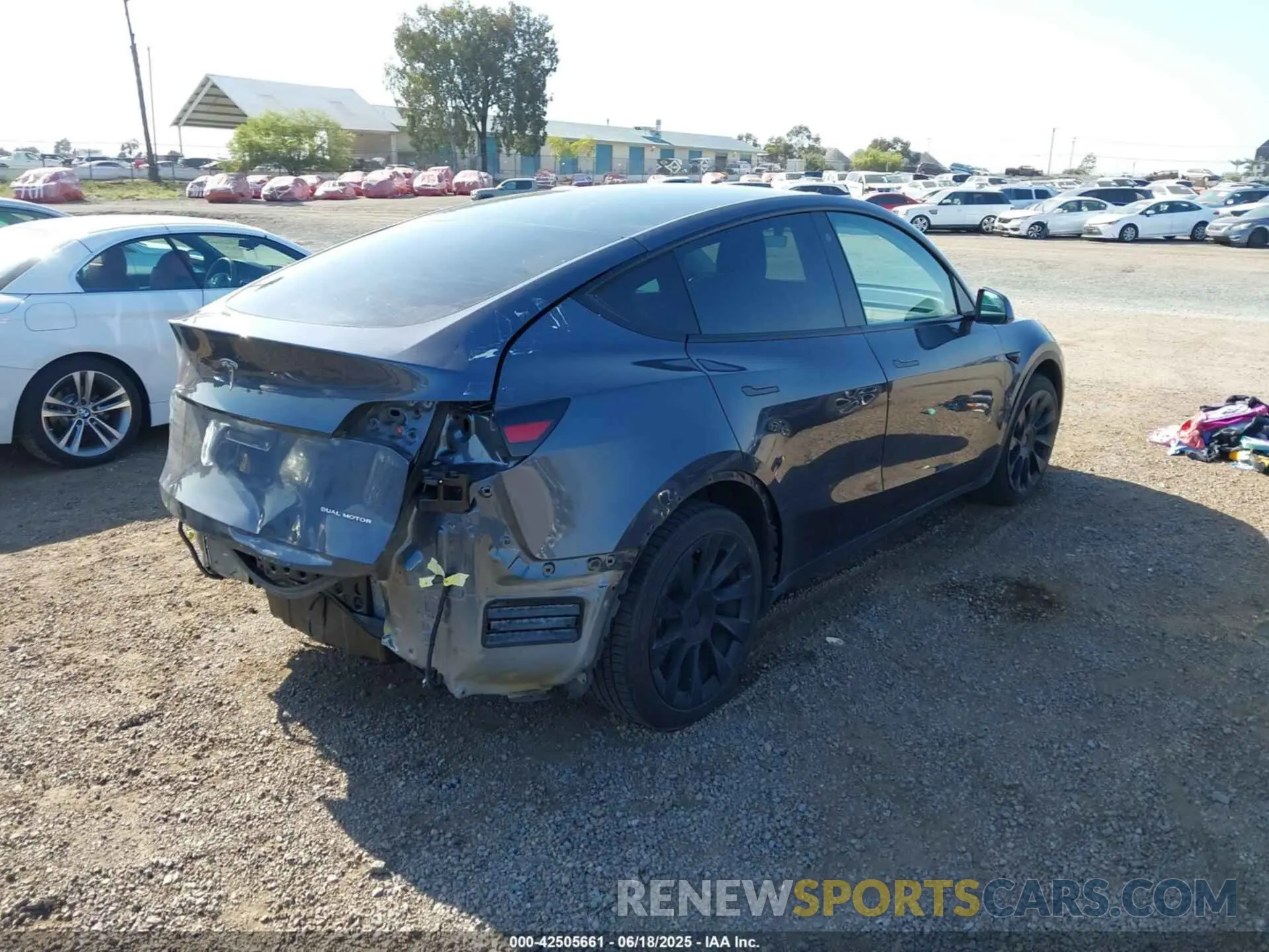4 Photograph of a damaged car 5YJYGDEE0MF098108 TESLA MODEL Y 2021
