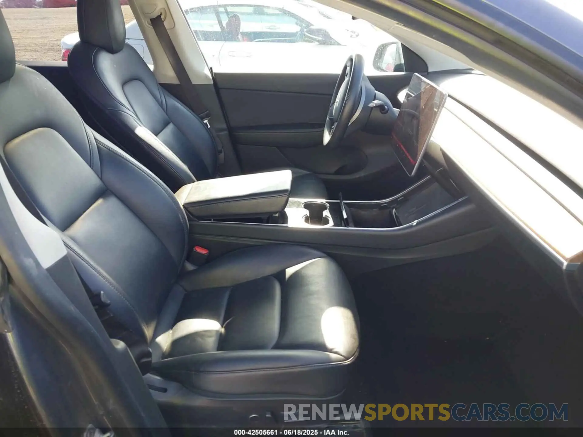 5 Photograph of a damaged car 5YJYGDEE0MF098108 TESLA MODEL Y 2021