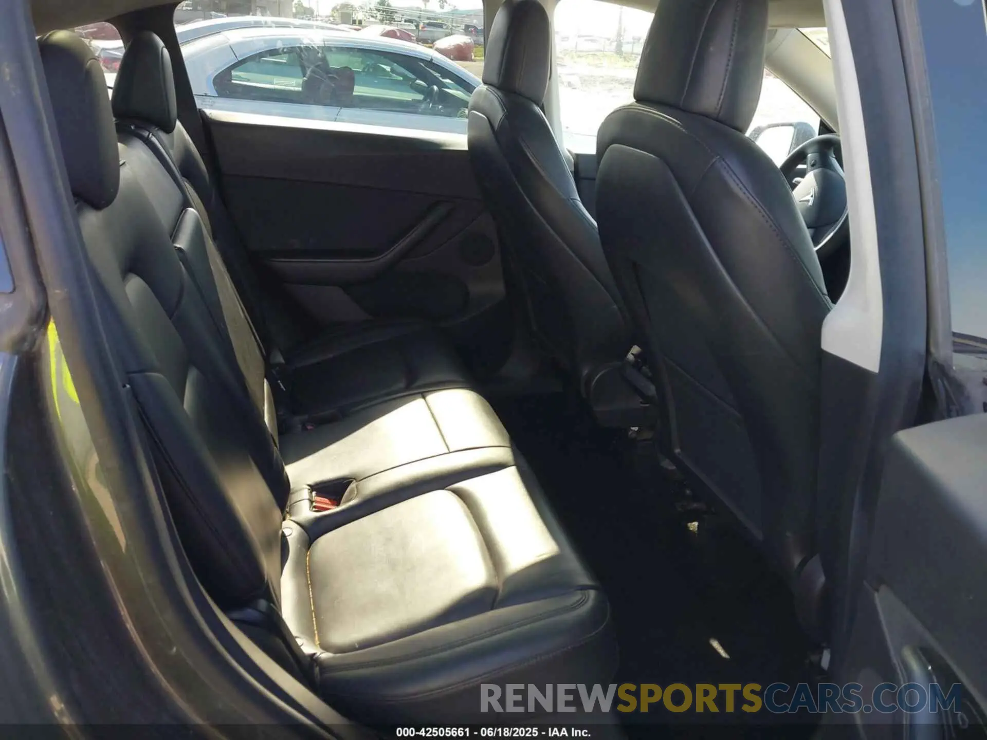 8 Photograph of a damaged car 5YJYGDEE0MF098108 TESLA MODEL Y 2021