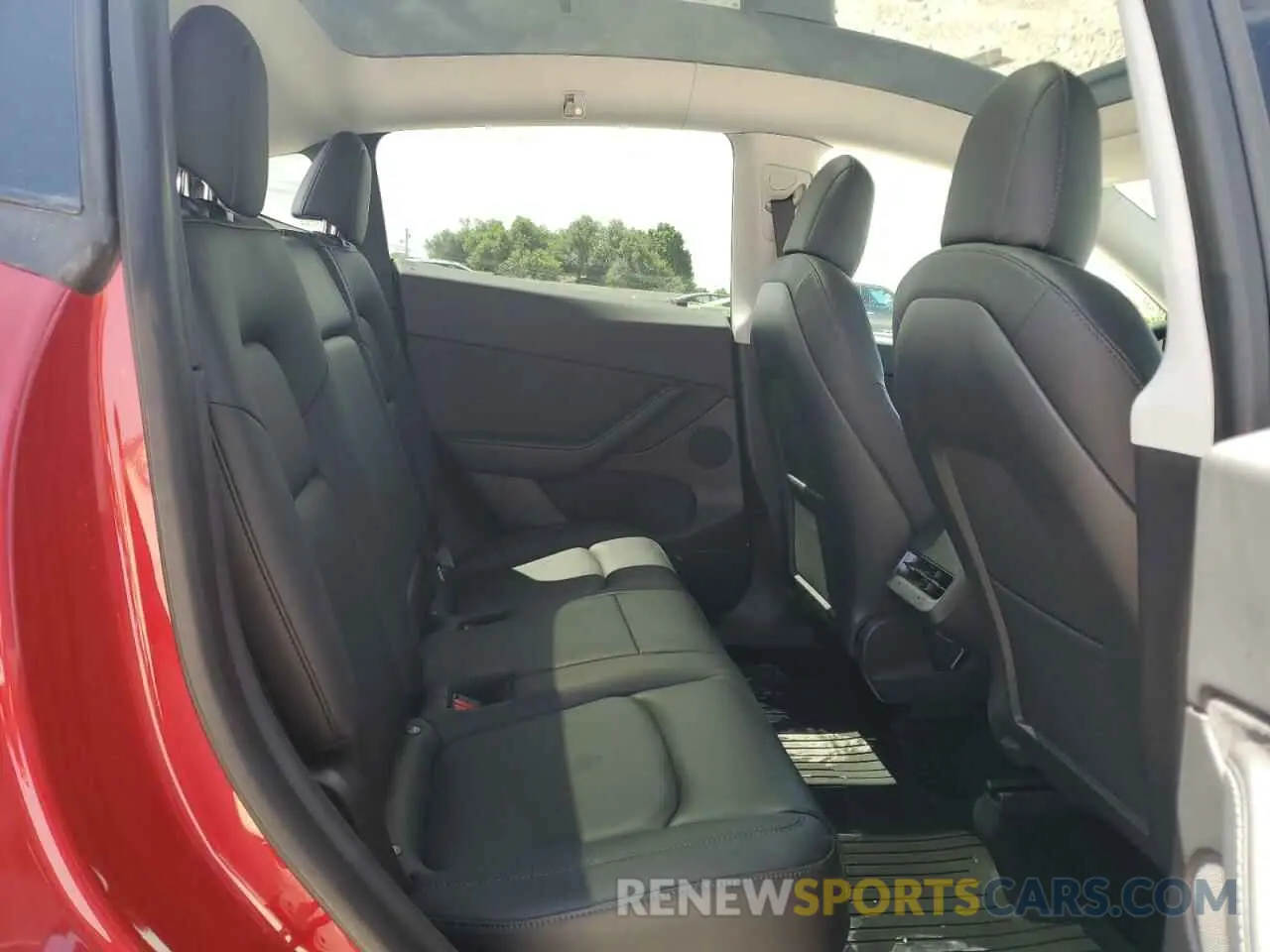 10 Photograph of a damaged car 5YJYGDEE0MF099274 TESLA MODEL Y 2021
