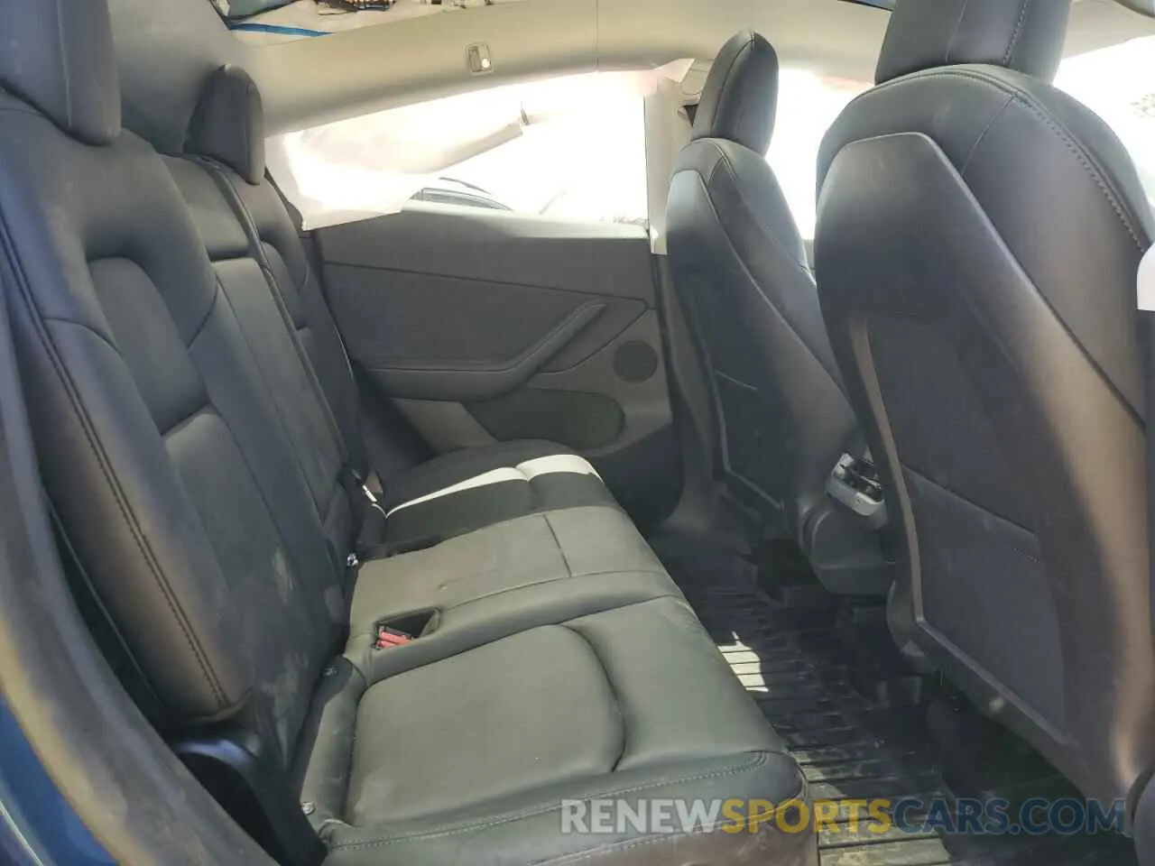 10 Photograph of a damaged car 5YJYGDEE0MF099467 TESLA MODEL Y 2021