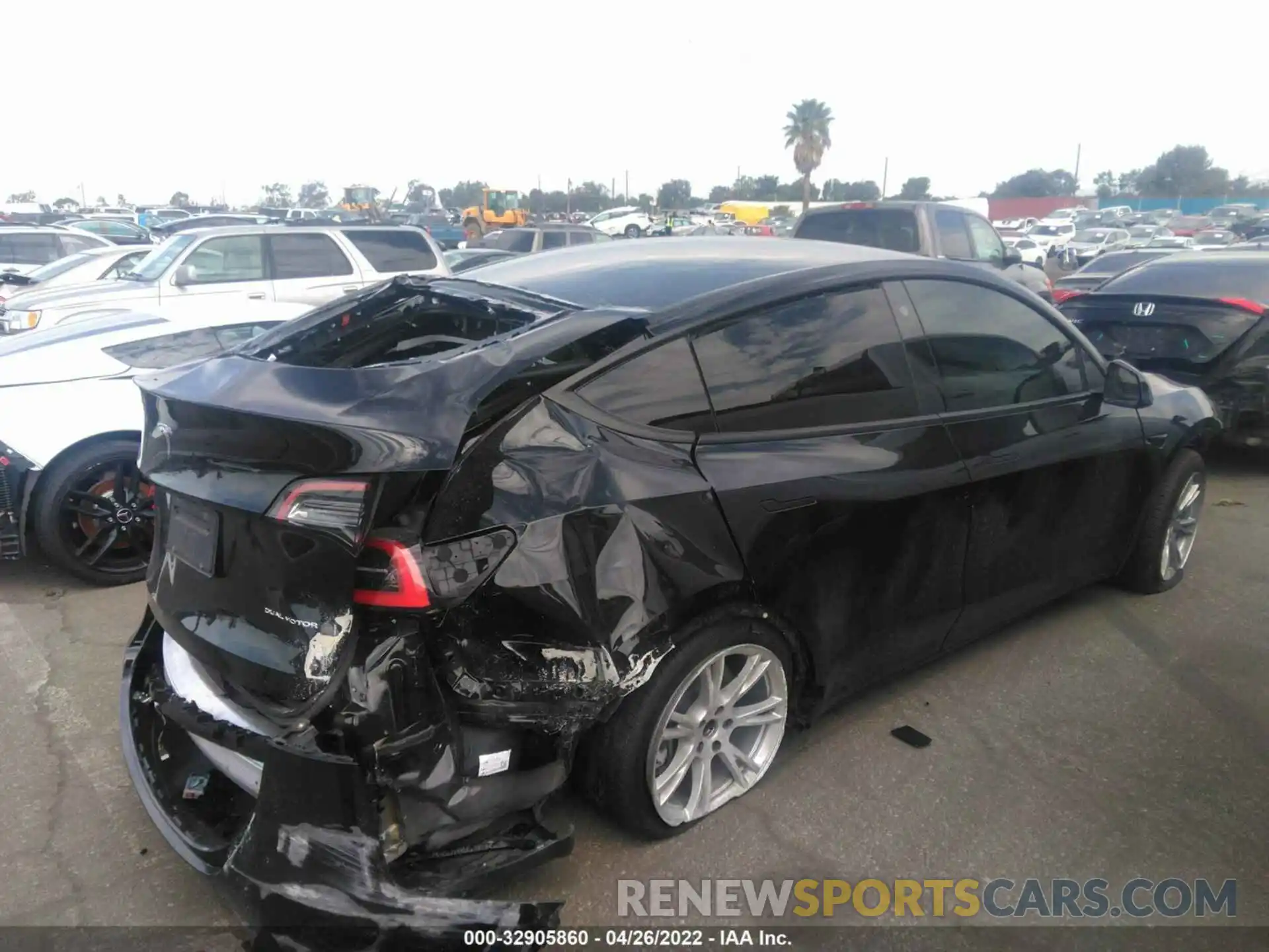 4 Photograph of a damaged car 5YJYGDEE0MF106806 TESLA MODEL Y 2021