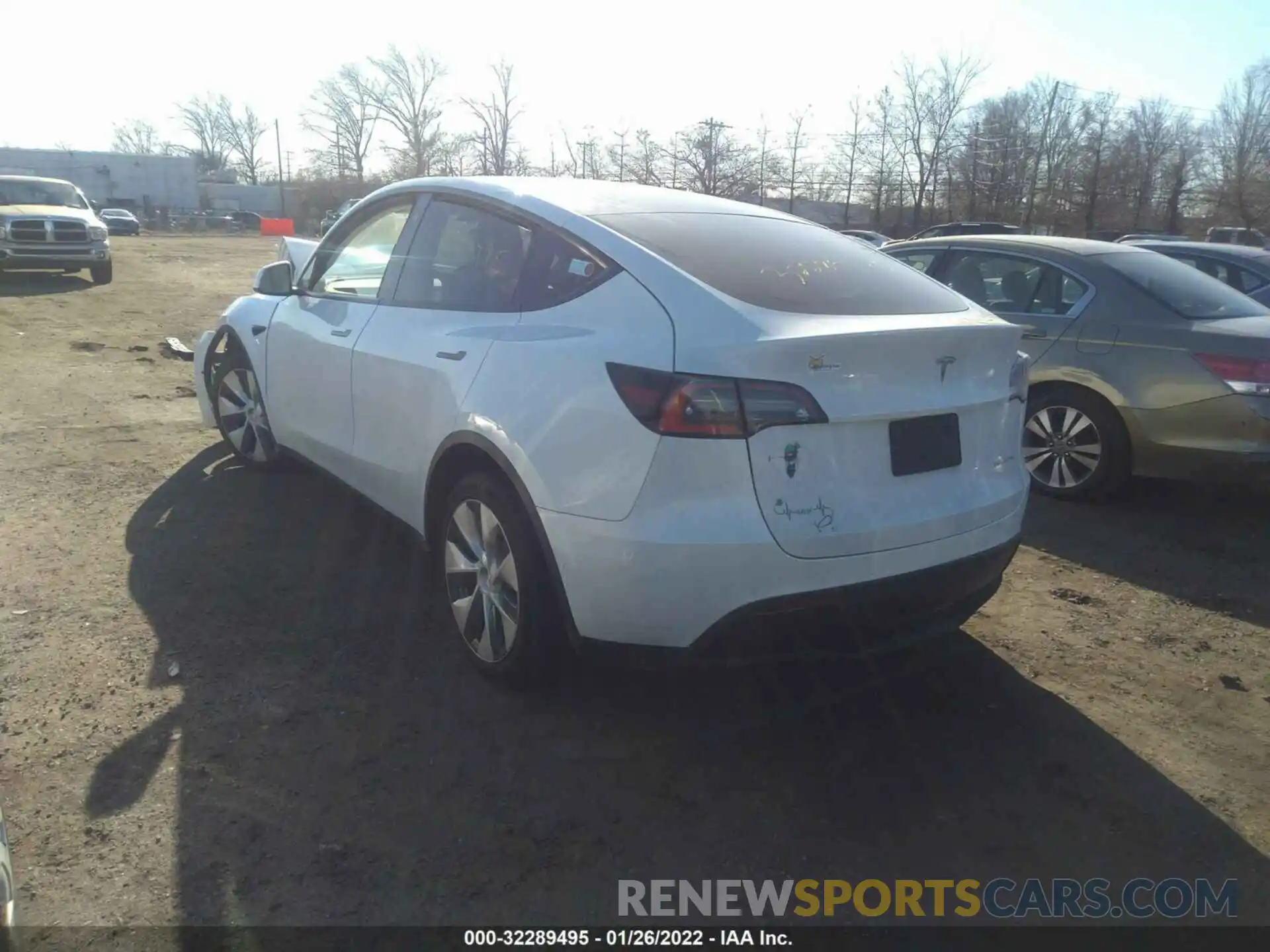 3 Photograph of a damaged car 5YJYGDEE0MF125016 TESLA MODEL Y 2021