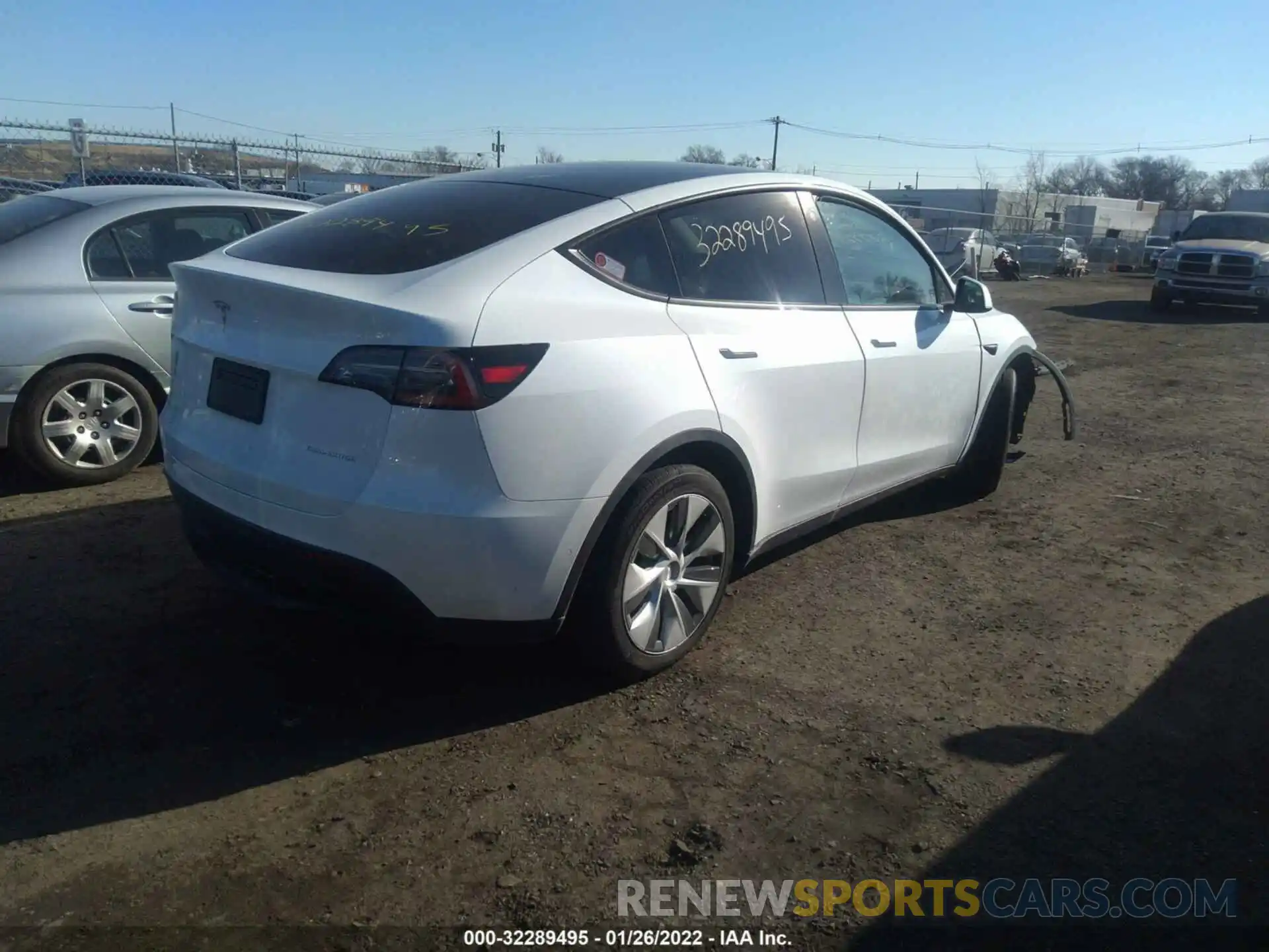 4 Photograph of a damaged car 5YJYGDEE0MF125016 TESLA MODEL Y 2021