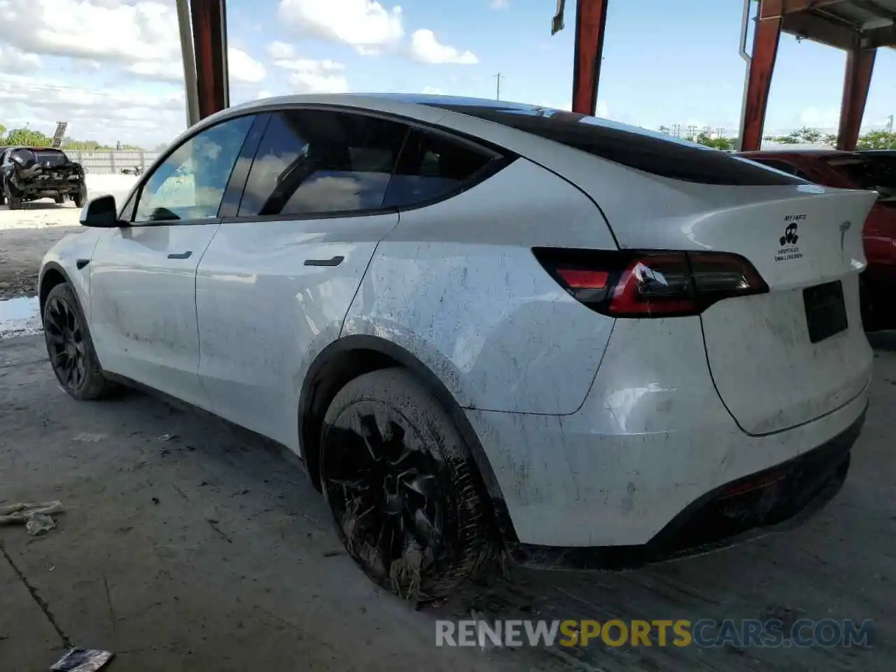 2 Photograph of a damaged car 5YJYGDEE0MF140034 TESLA MODEL Y 2021