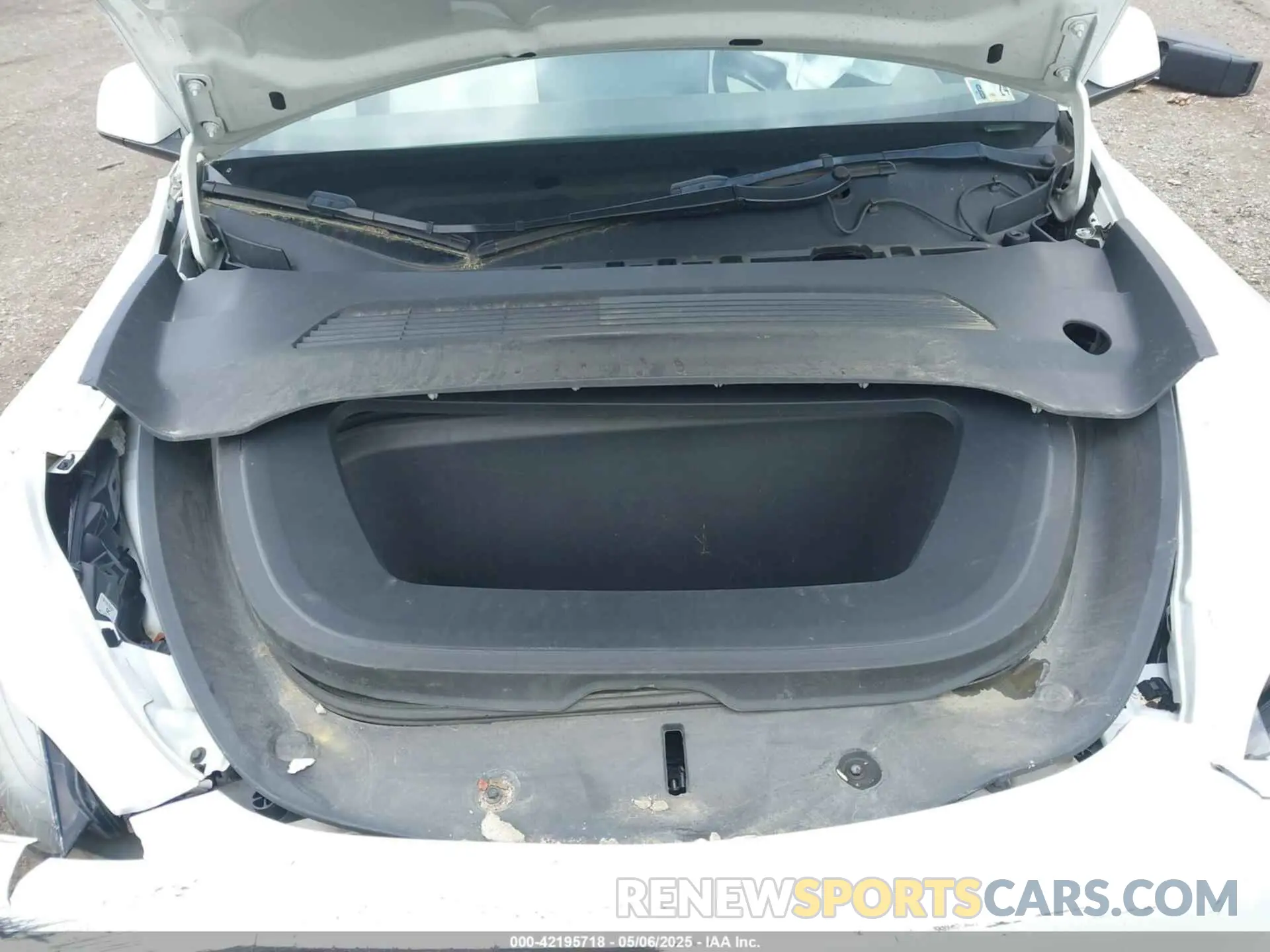10 Photograph of a damaged car 5YJYGDEE0MF144777 TESLA MODEL Y 2021