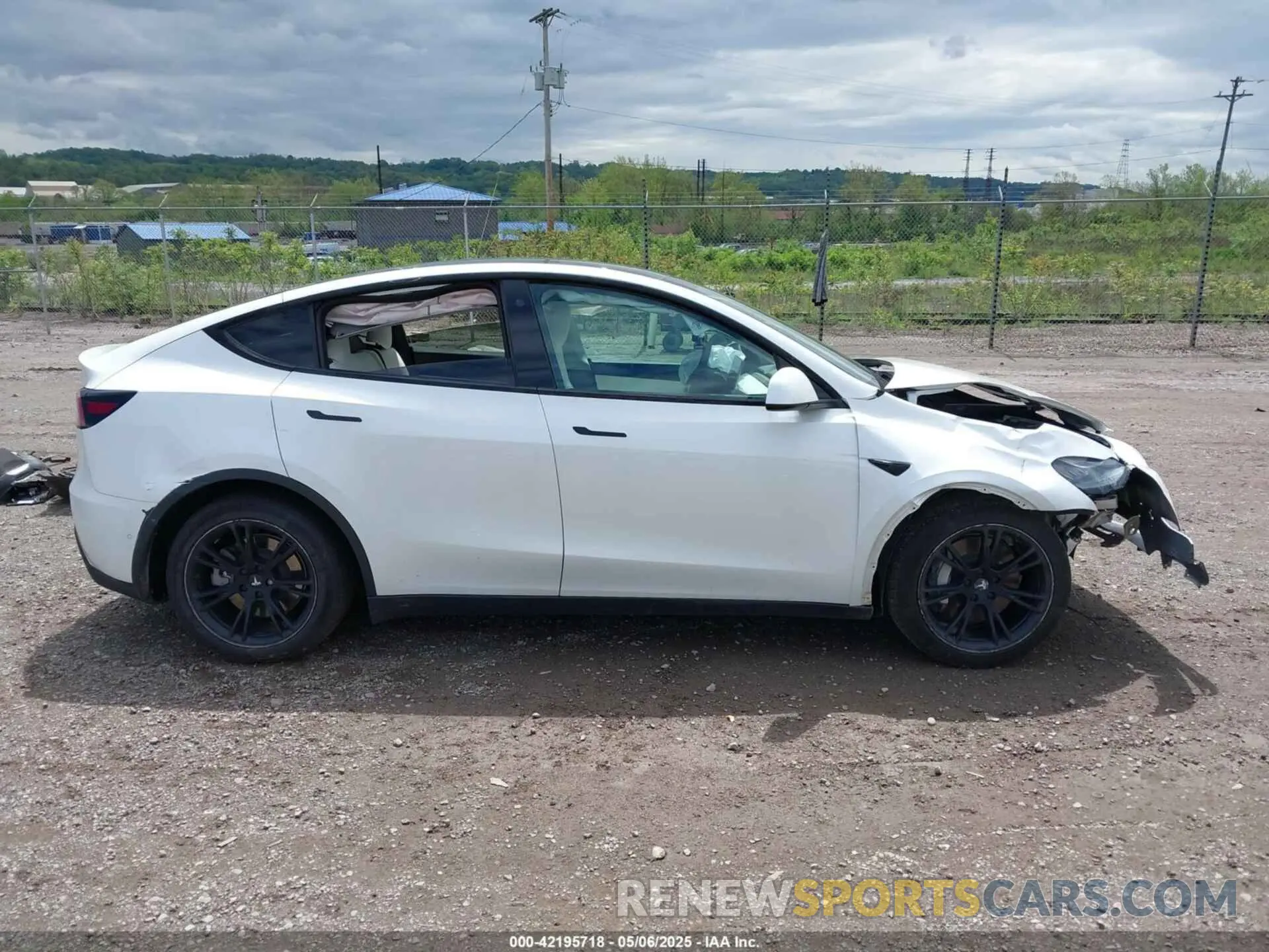 14 Photograph of a damaged car 5YJYGDEE0MF144777 TESLA MODEL Y 2021