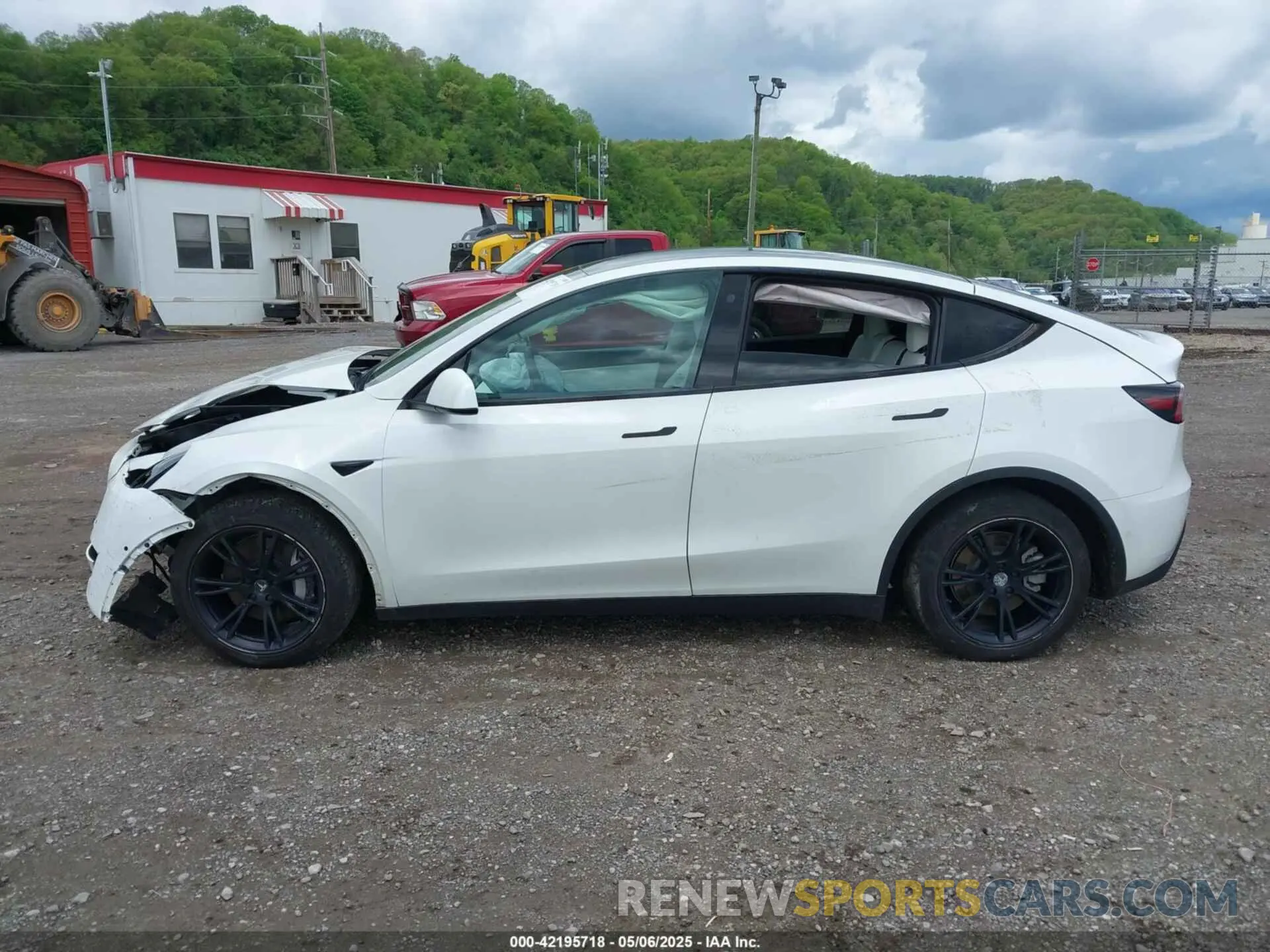 15 Photograph of a damaged car 5YJYGDEE0MF144777 TESLA MODEL Y 2021