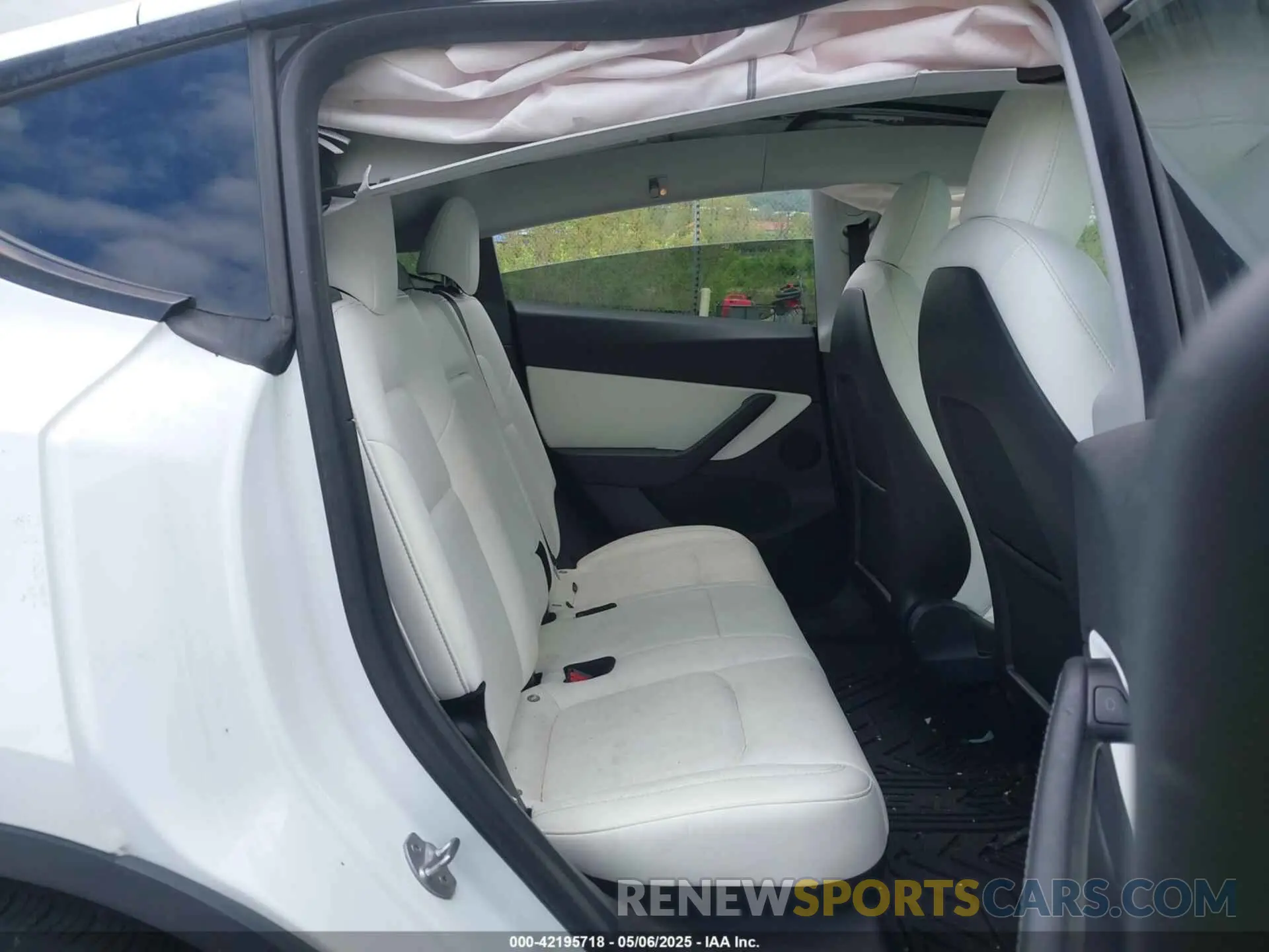 8 Photograph of a damaged car 5YJYGDEE0MF144777 TESLA MODEL Y 2021