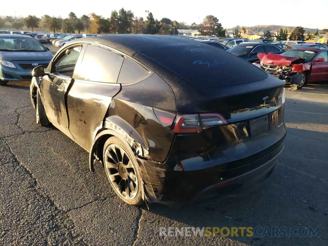 3 Photograph of a damaged car 5YJYGDEE0MF150367 TESLA MODEL Y 2021