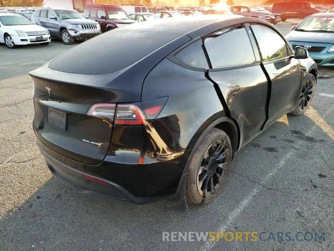 4 Photograph of a damaged car 5YJYGDEE0MF150367 TESLA MODEL Y 2021