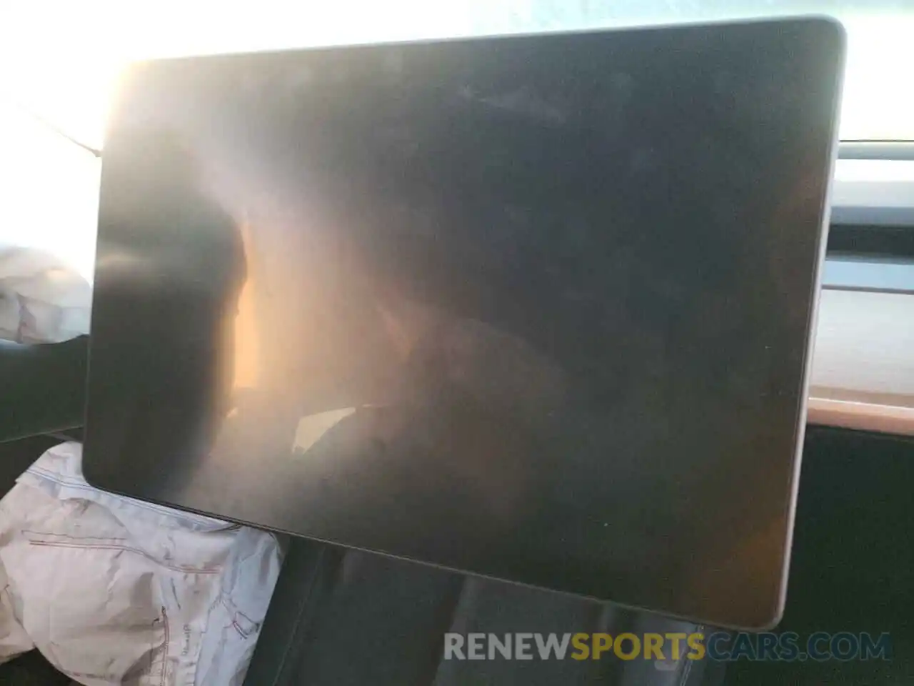 8 Photograph of a damaged car 5YJYGDEE0MF150367 TESLA MODEL Y 2021