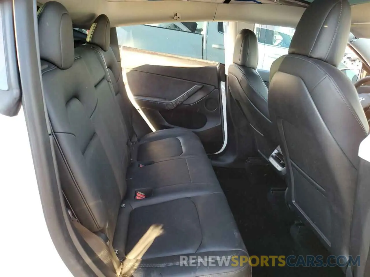 11 Photograph of a damaged car 5YJYGDEE0MF172725 TESLA MODEL Y 2021