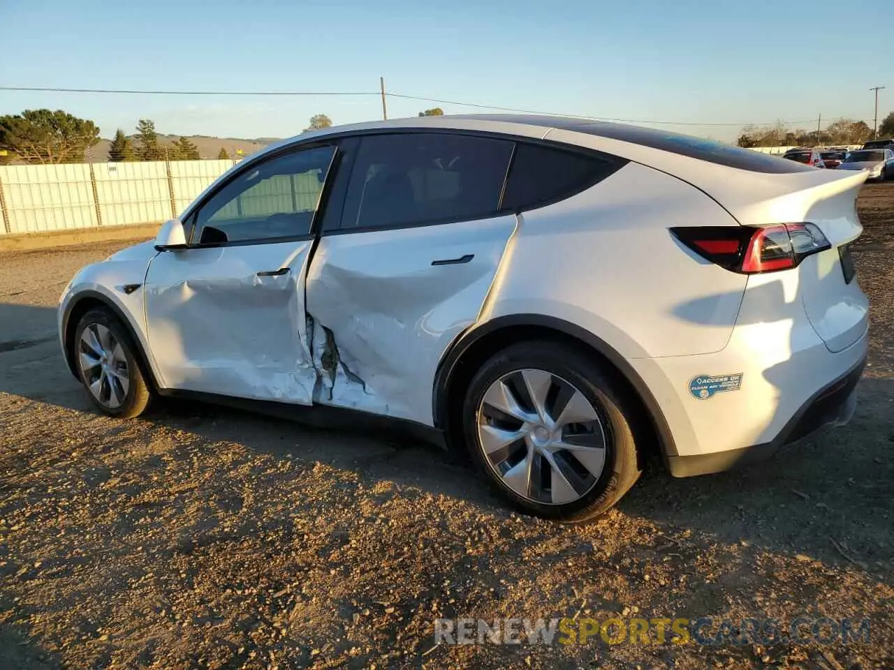 2 Photograph of a damaged car 5YJYGDEE0MF172725 TESLA MODEL Y 2021
