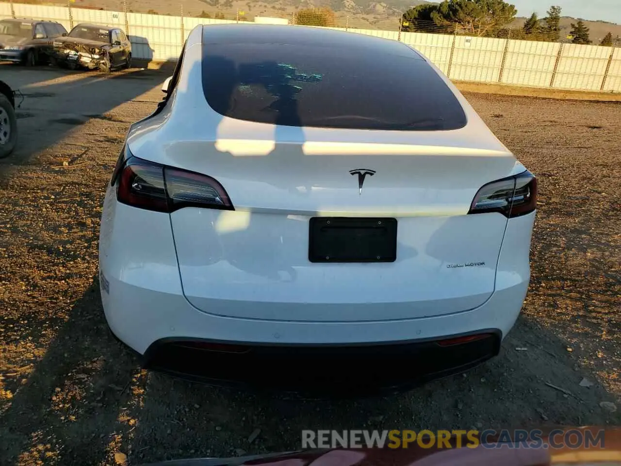 6 Photograph of a damaged car 5YJYGDEE0MF172725 TESLA MODEL Y 2021
