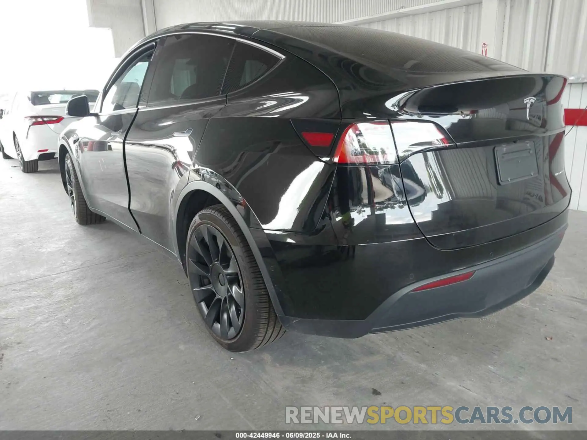 3 Photograph of a damaged car 5YJYGDEE0MF173101 TESLA MODEL Y 2021