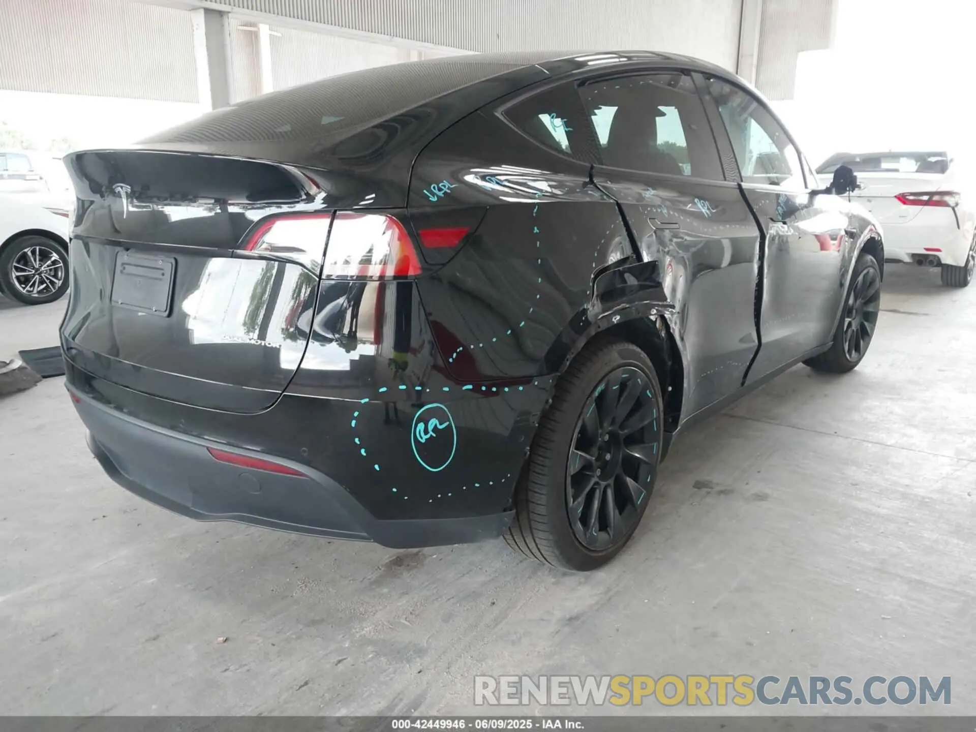 4 Photograph of a damaged car 5YJYGDEE0MF173101 TESLA MODEL Y 2021