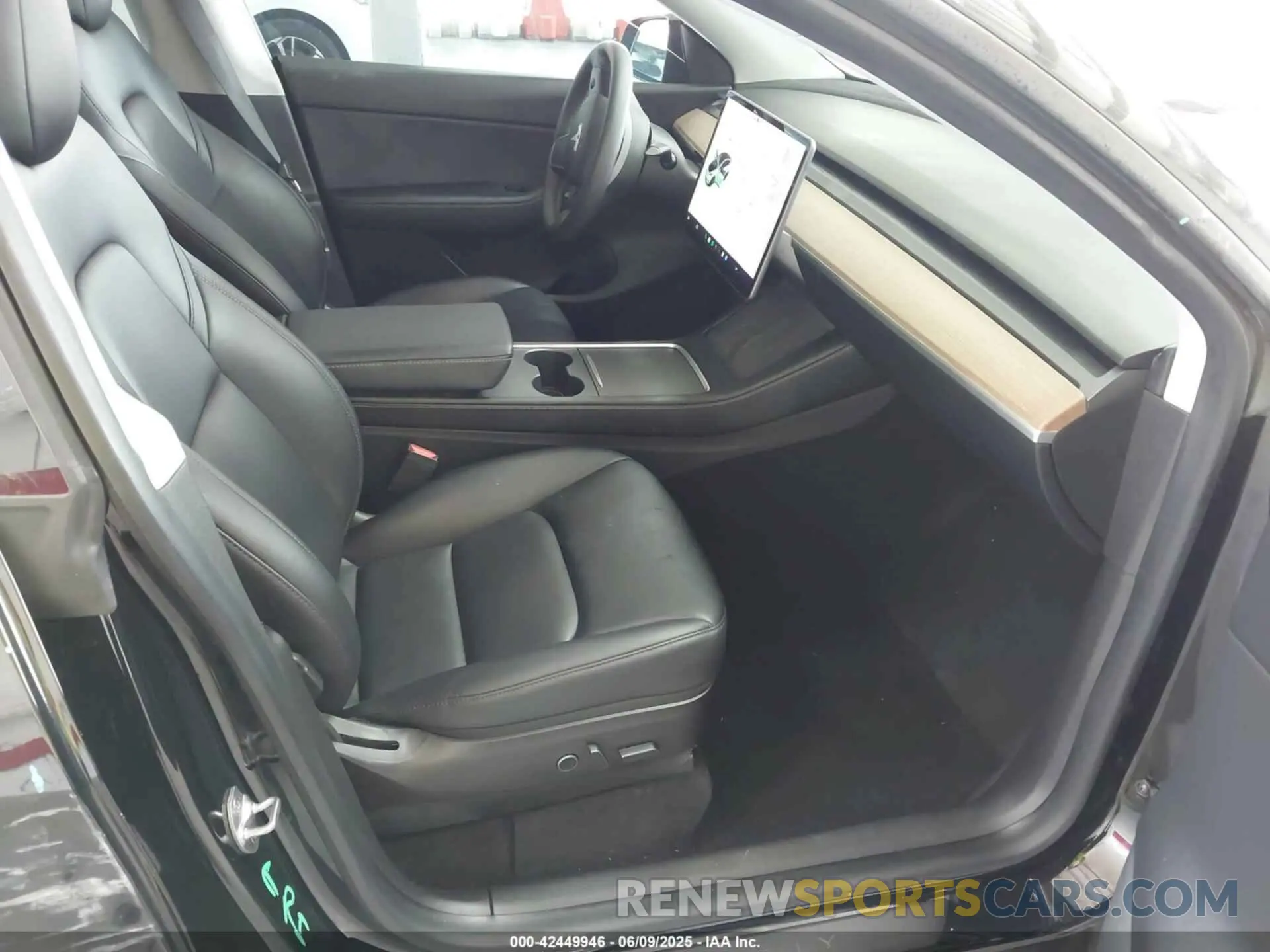 5 Photograph of a damaged car 5YJYGDEE0MF173101 TESLA MODEL Y 2021