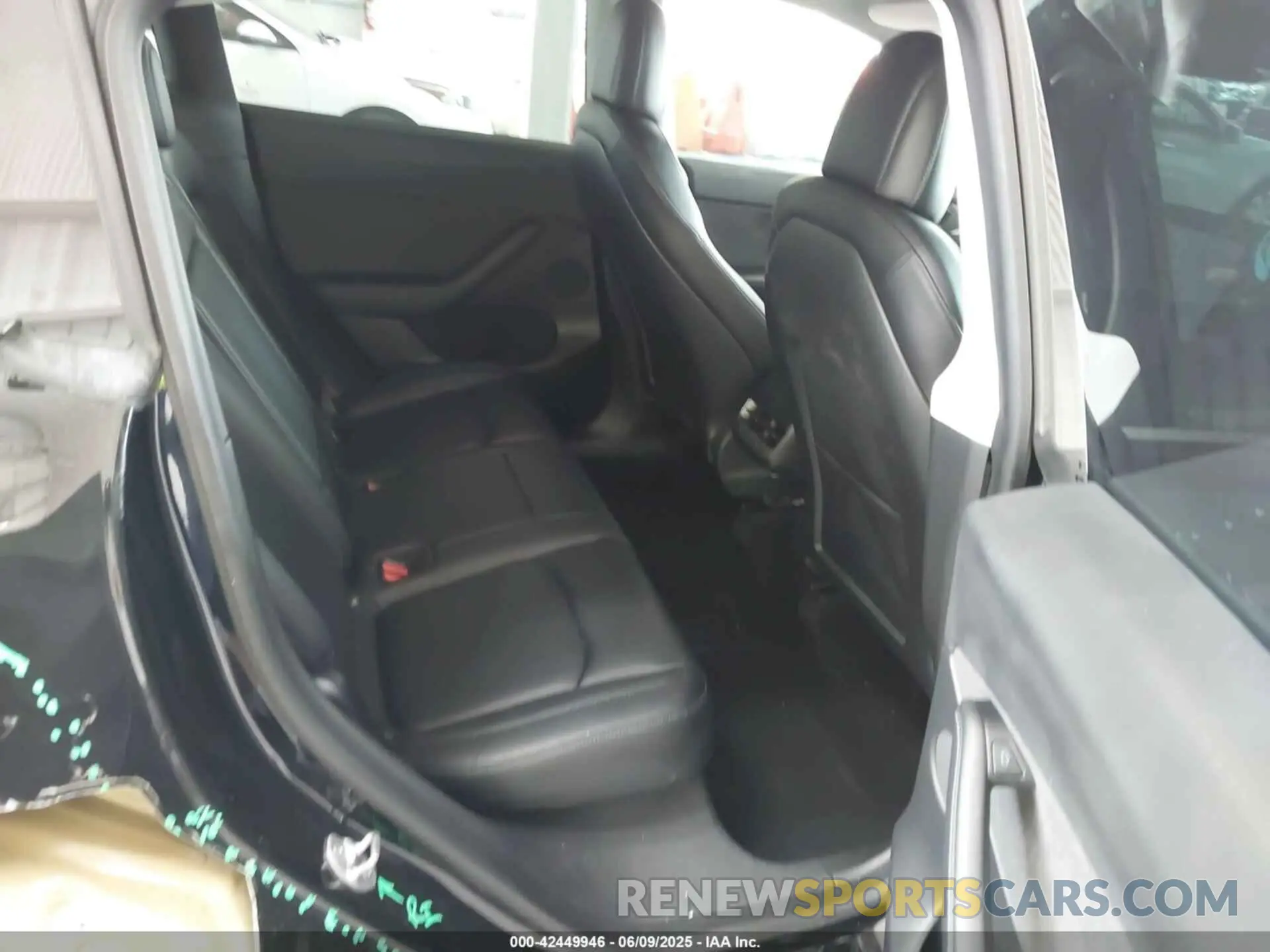 8 Photograph of a damaged car 5YJYGDEE0MF173101 TESLA MODEL Y 2021