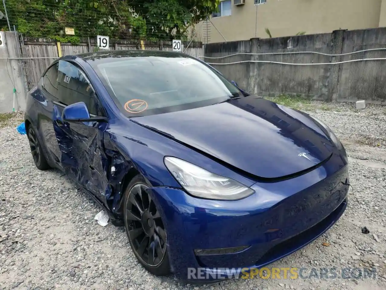 1 Photograph of a damaged car 5YJYGDEE0MF177424 TESLA MODEL Y 2021