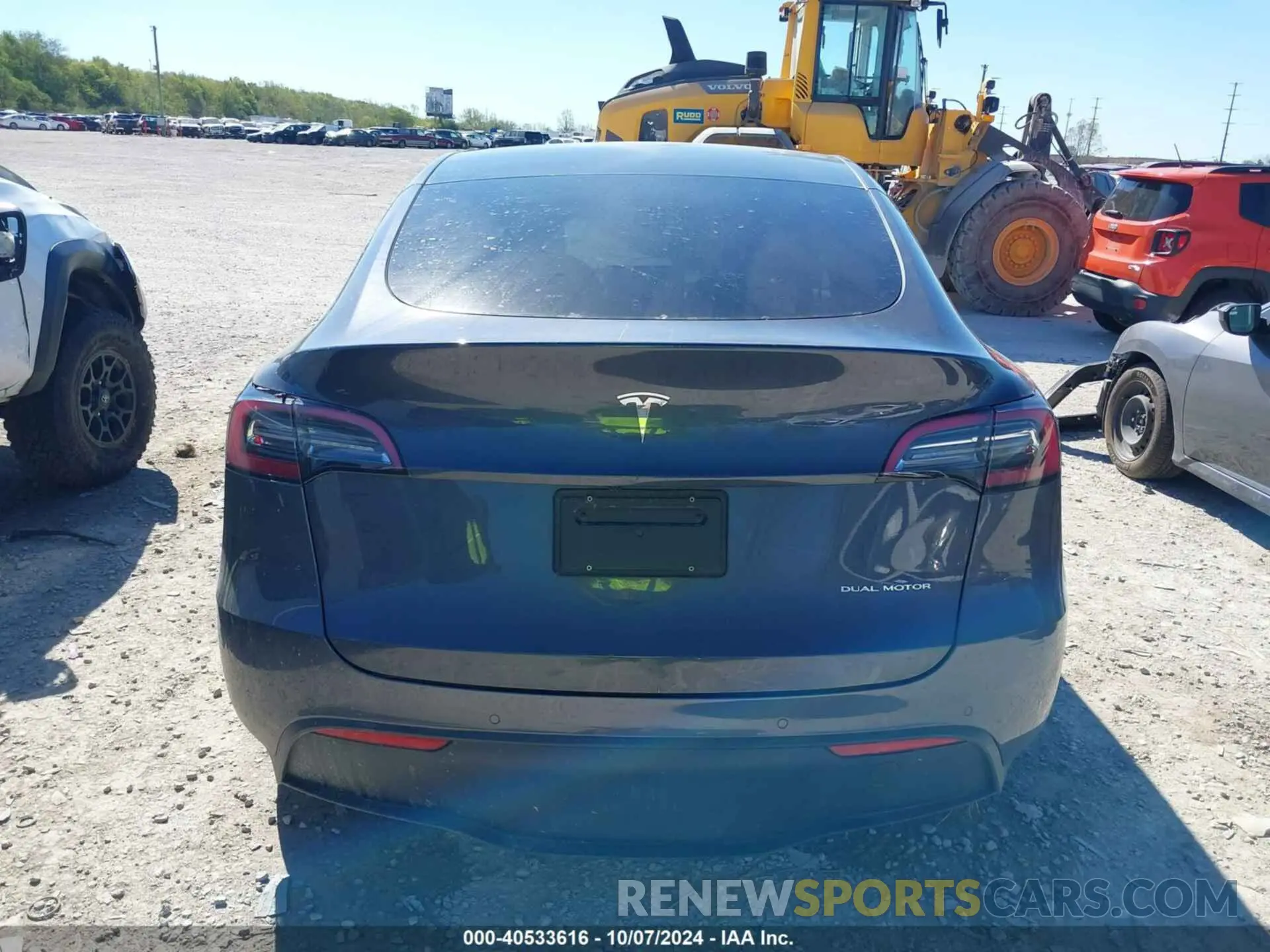 17 Photograph of a damaged car 5YJYGDEE0MF191243 TESLA MODEL Y 2021