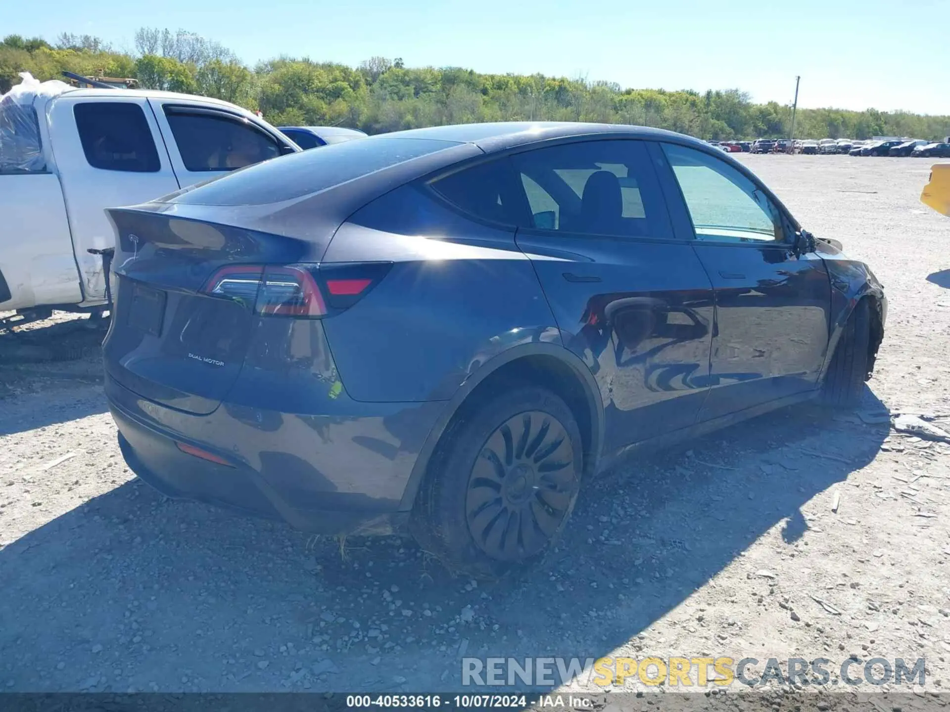 4 Photograph of a damaged car 5YJYGDEE0MF191243 TESLA MODEL Y 2021