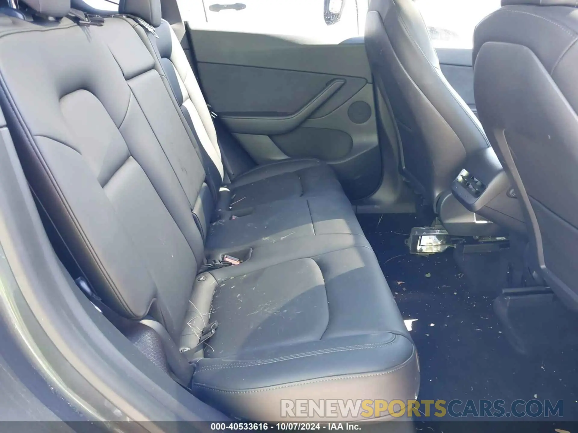 8 Photograph of a damaged car 5YJYGDEE0MF191243 TESLA MODEL Y 2021