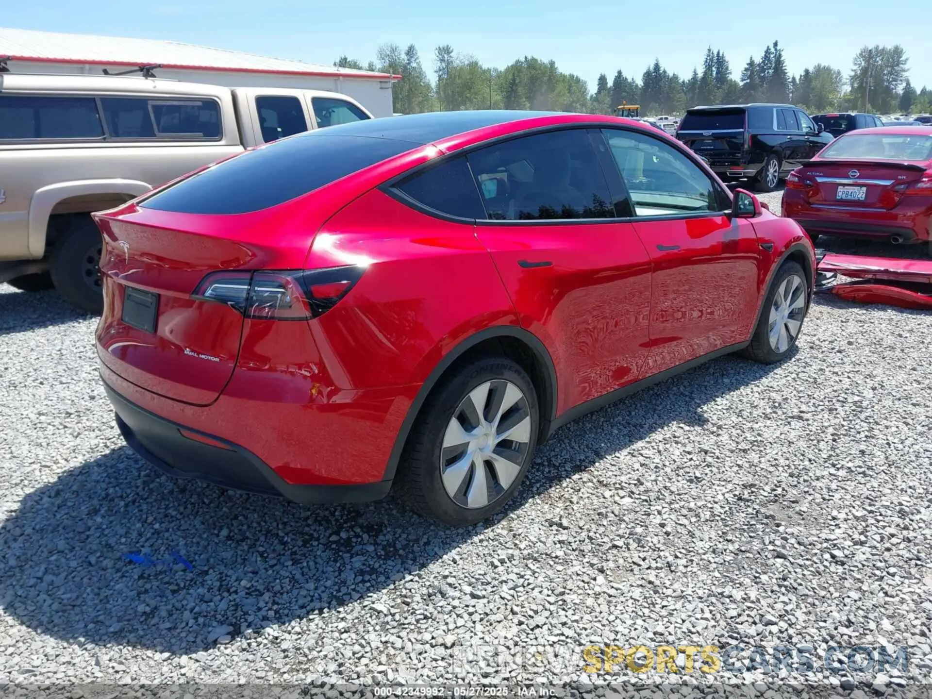 4 Photograph of a damaged car 5YJYGDEE0MF195552 TESLA MODEL Y 2021