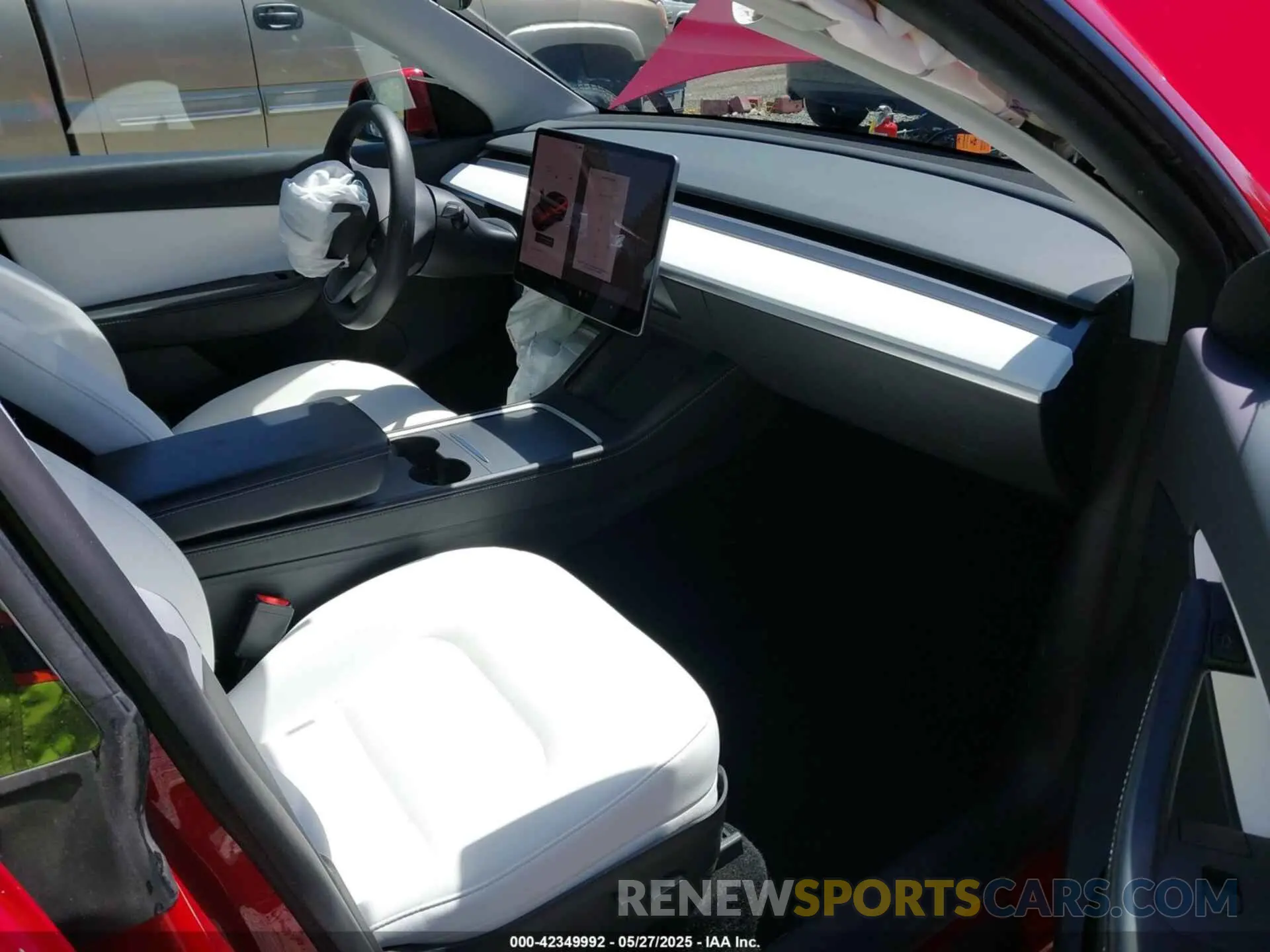 5 Photograph of a damaged car 5YJYGDEE0MF195552 TESLA MODEL Y 2021