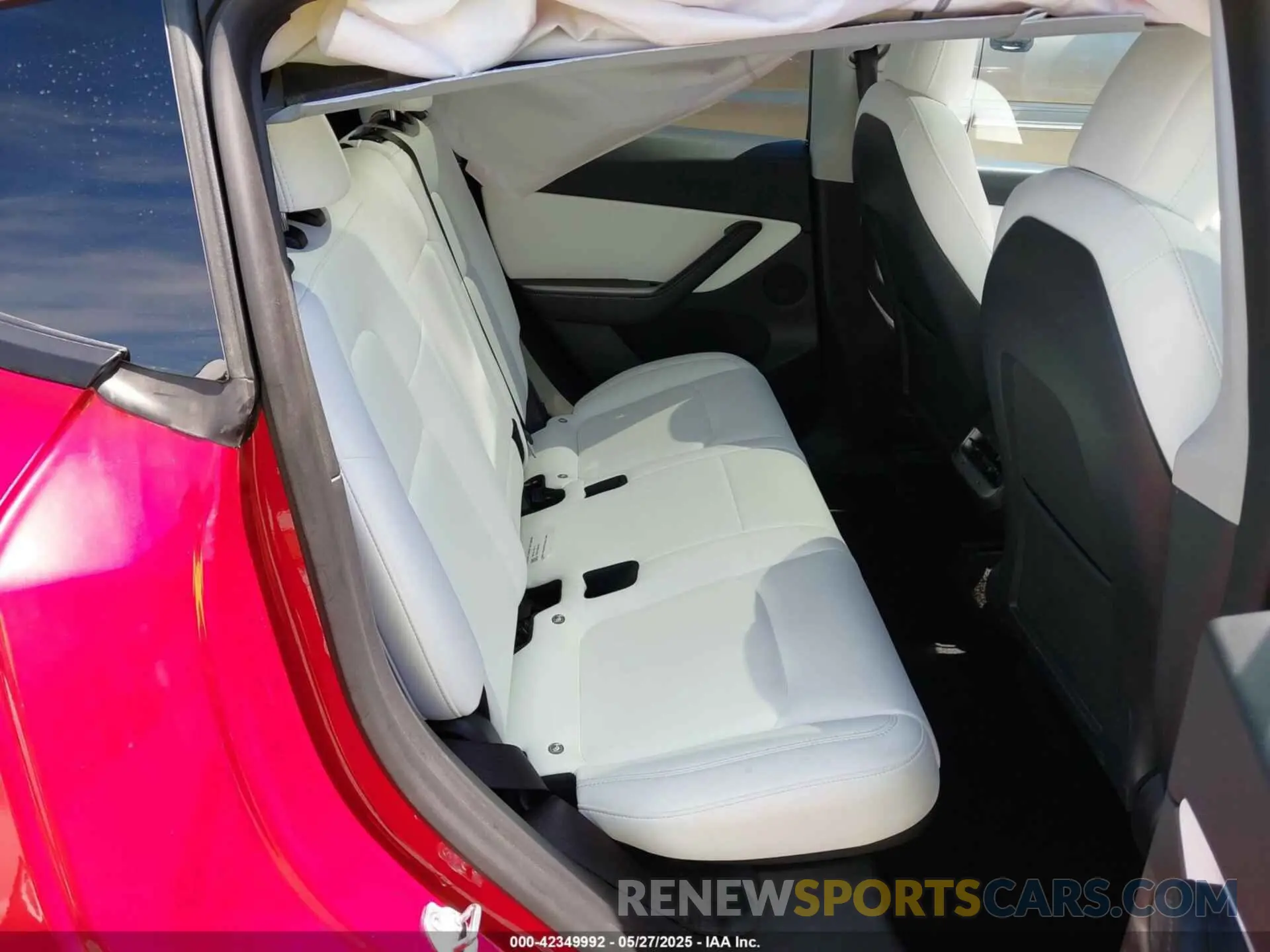 8 Photograph of a damaged car 5YJYGDEE0MF195552 TESLA MODEL Y 2021