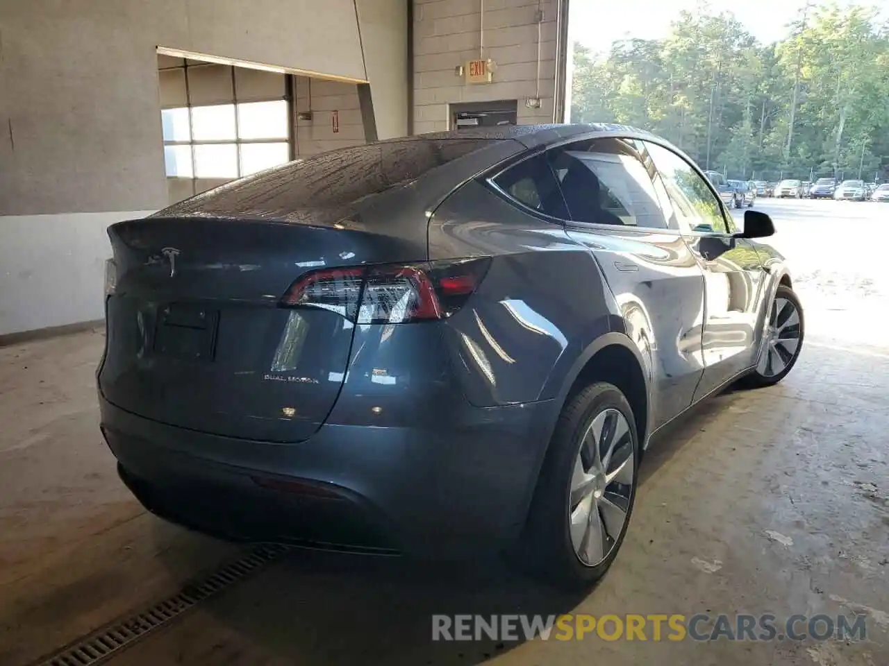 4 Photograph of a damaged car 5YJYGDEE0MF198452 TESLA MODEL Y 2021