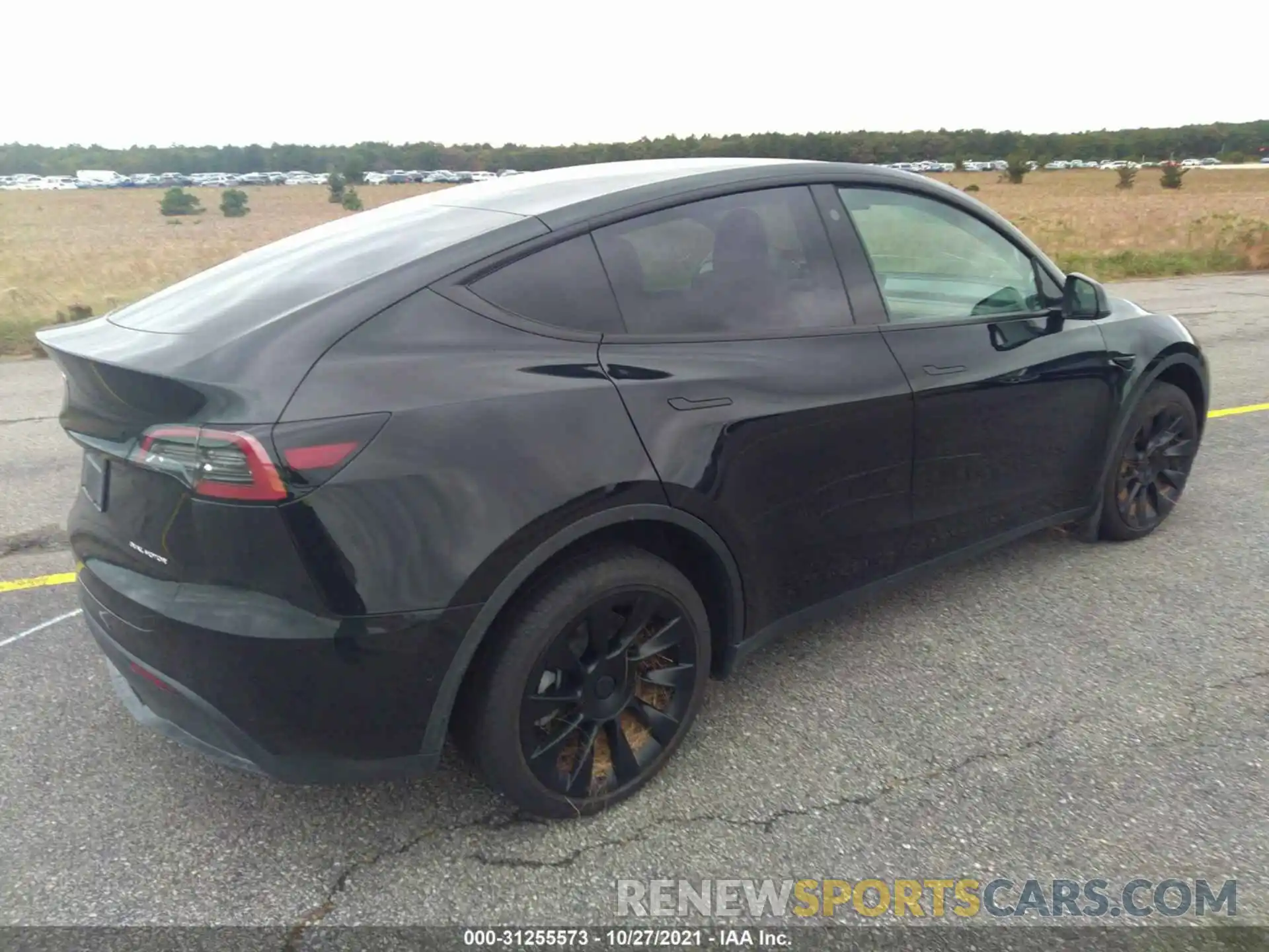 4 Photograph of a damaged car 5YJYGDEE0MF199049 TESLA MODEL Y 2021