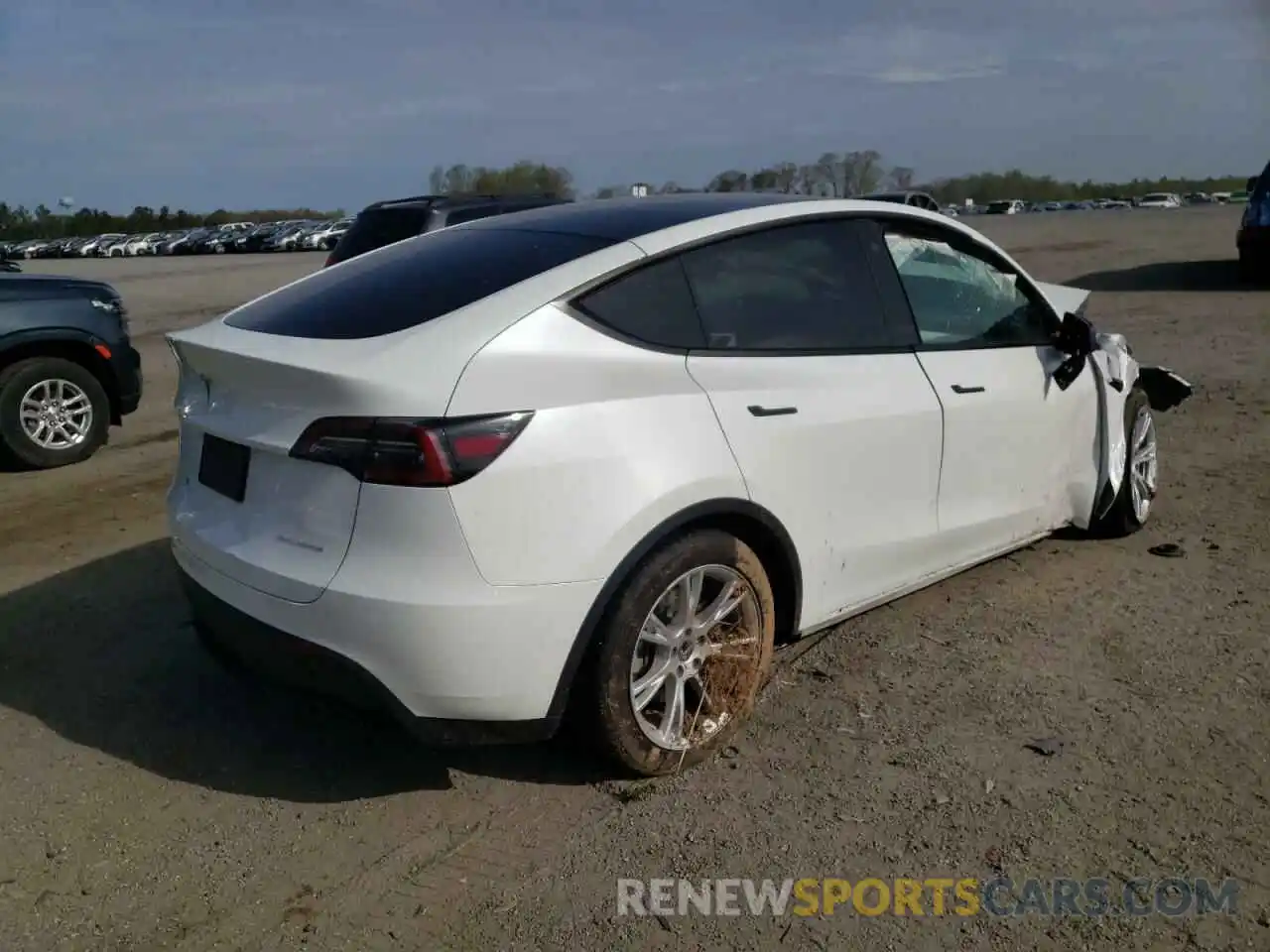 4 Photograph of a damaged car 5YJYGDEE0MF203147 TESLA MODEL Y 2021