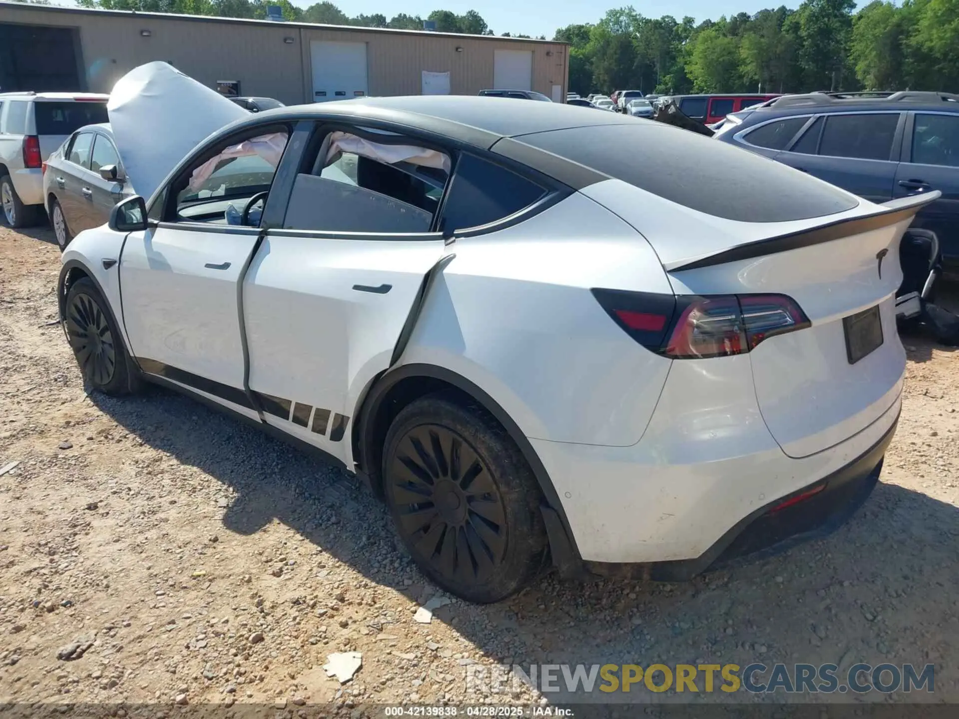 3 Photograph of a damaged car 5YJYGDEE0MF204377 TESLA MODEL Y 2021