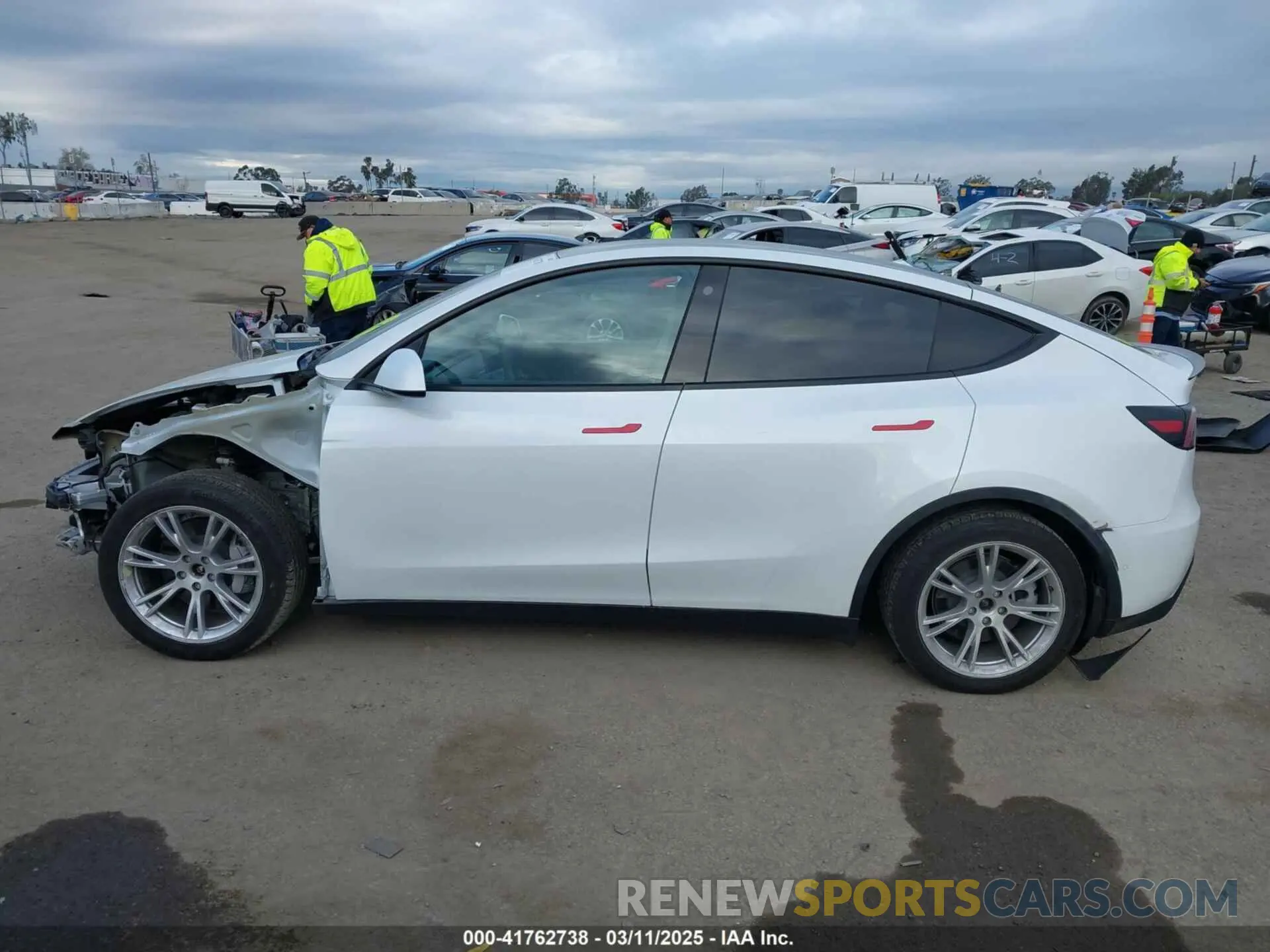 15 Photograph of a damaged car 5YJYGDEE0MF209045 TESLA MODEL Y 2021