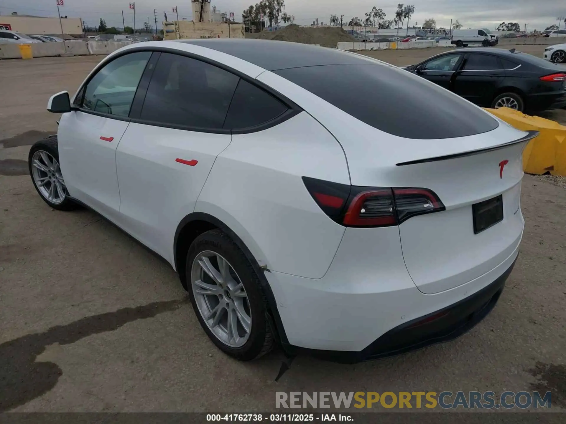 3 Photograph of a damaged car 5YJYGDEE0MF209045 TESLA MODEL Y 2021