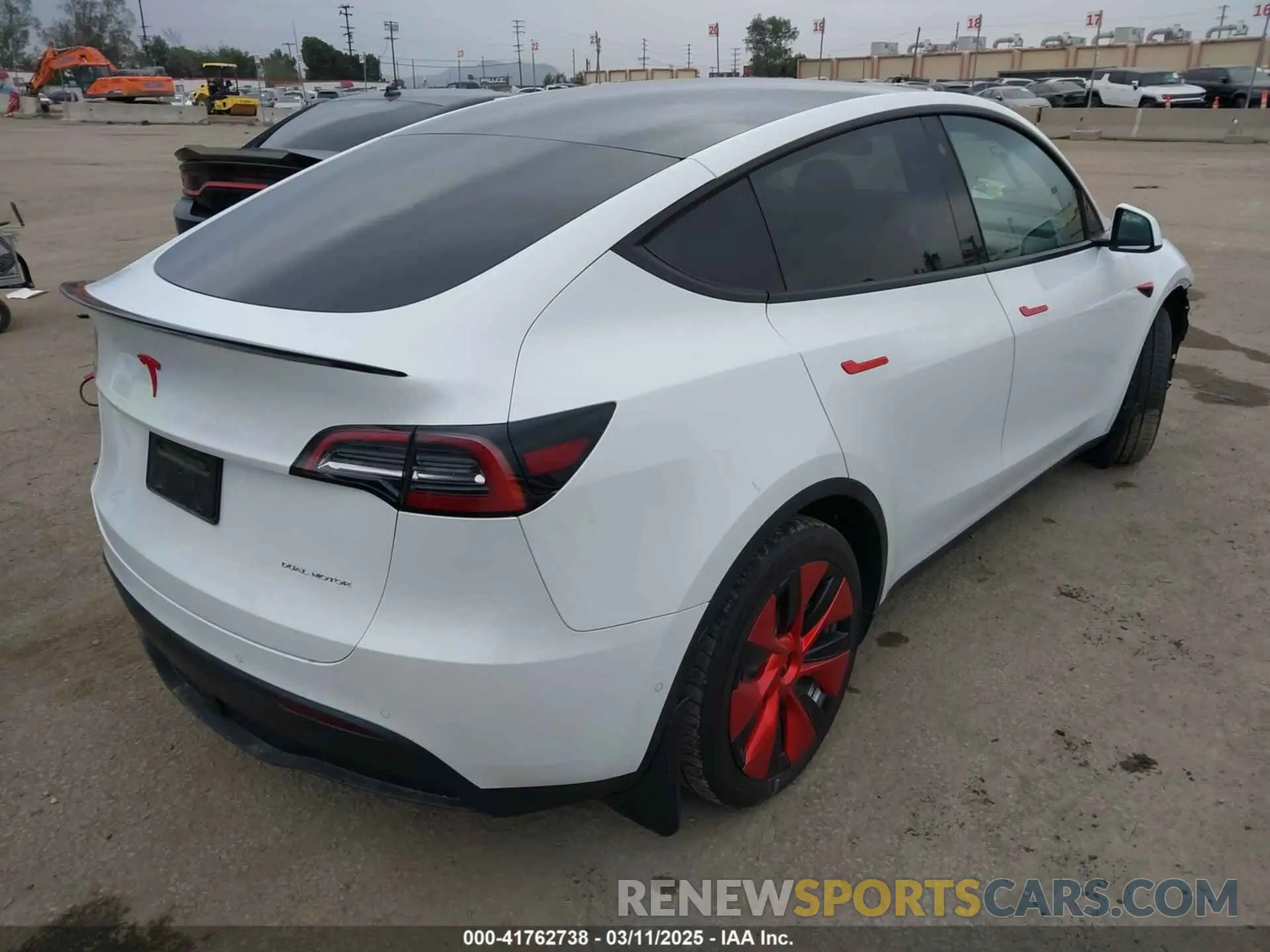 4 Photograph of a damaged car 5YJYGDEE0MF209045 TESLA MODEL Y 2021