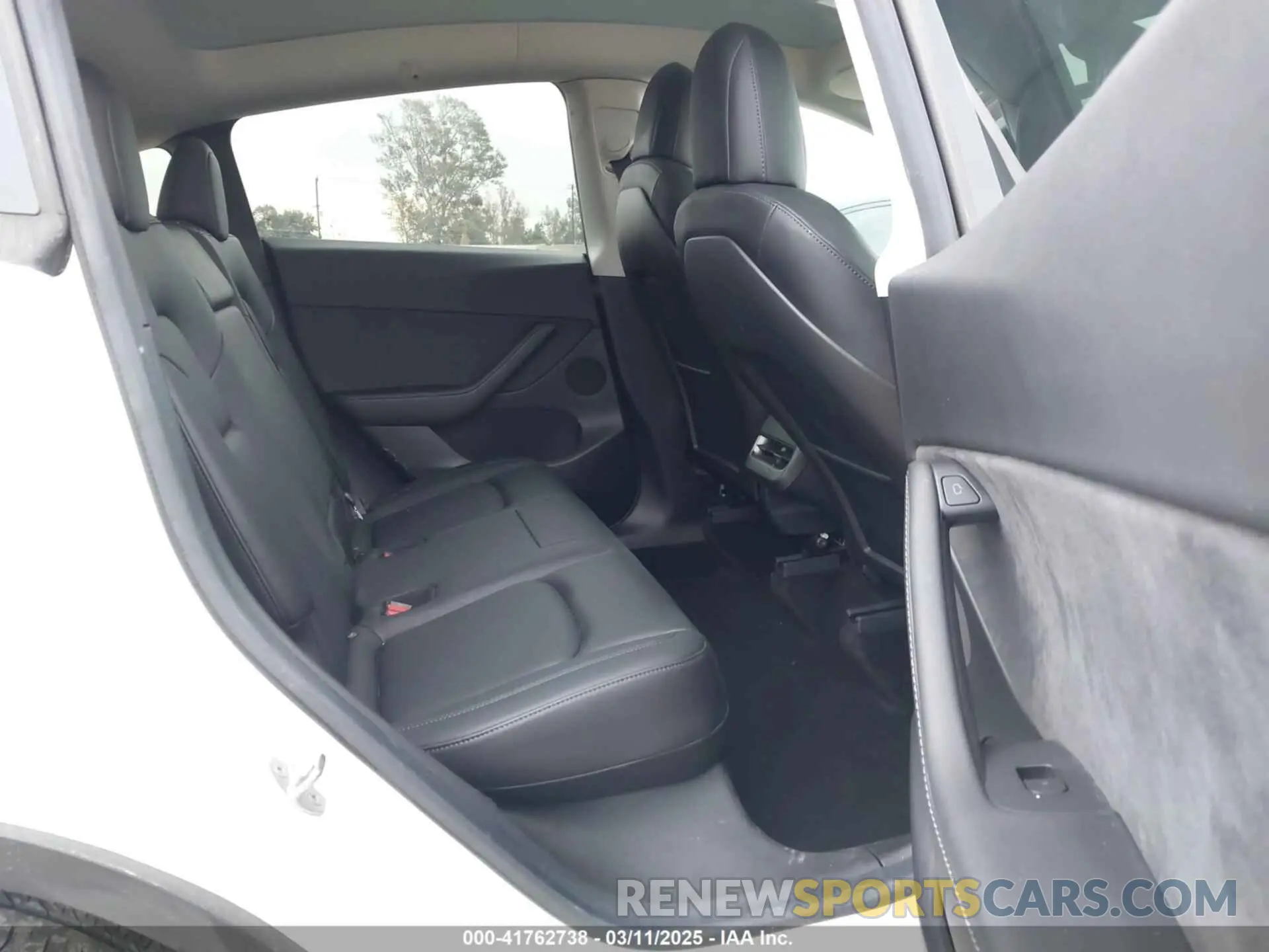 8 Photograph of a damaged car 5YJYGDEE0MF209045 TESLA MODEL Y 2021