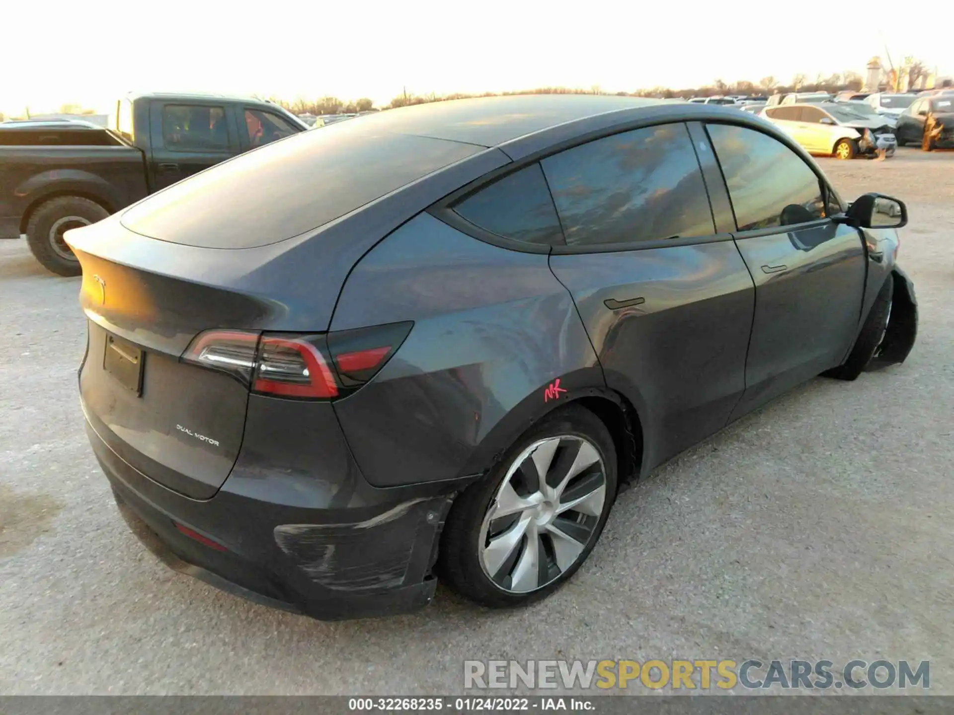 4 Photograph of a damaged car 5YJYGDEE0MF209076 TESLA MODEL Y 2021